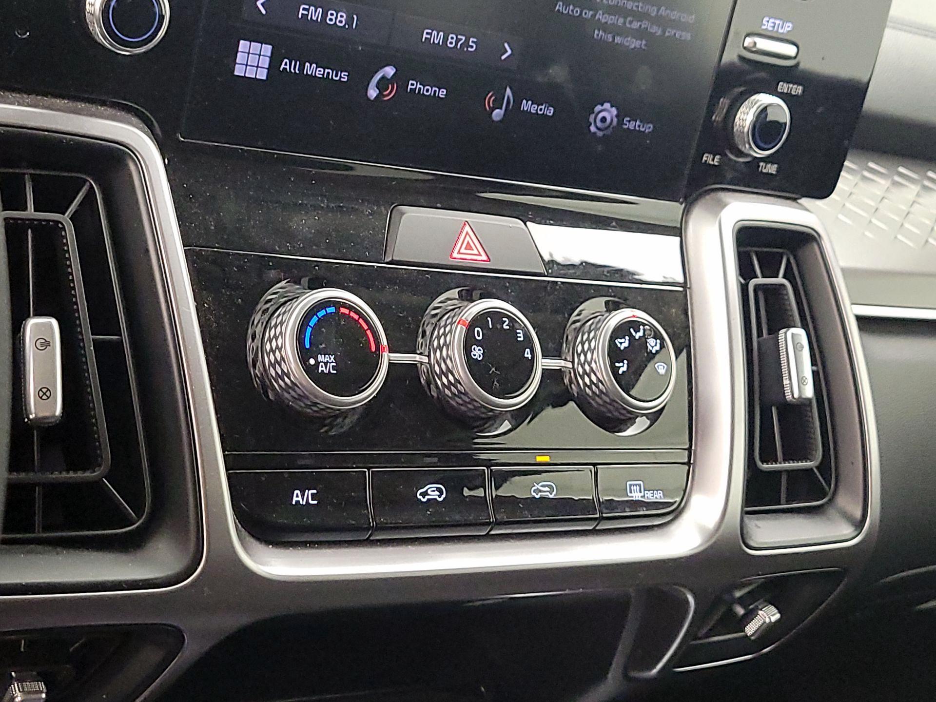 Thumbnail: 2023 Kia Sorento - 16