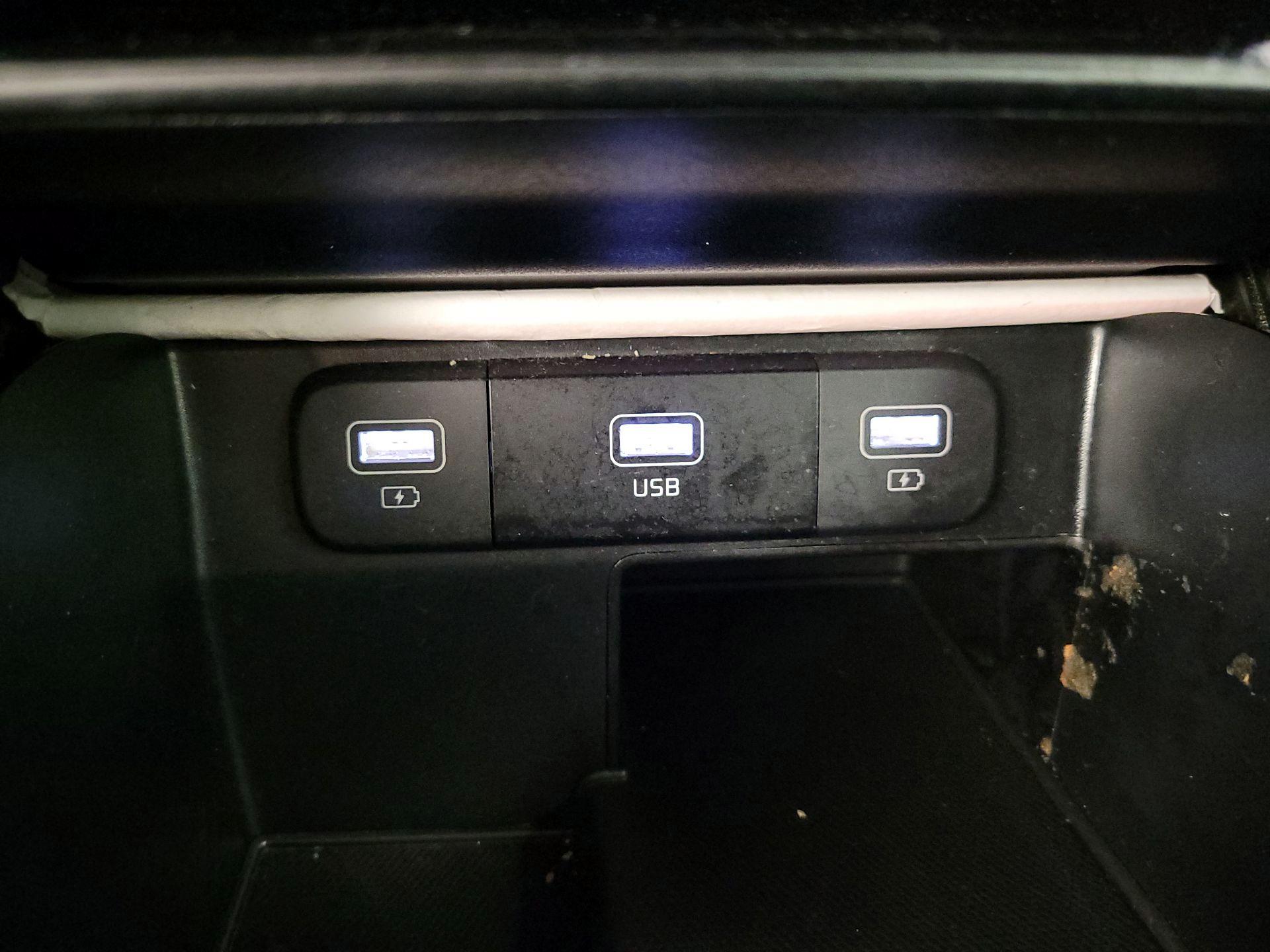 Thumbnail: 2023 Kia Sorento - 18