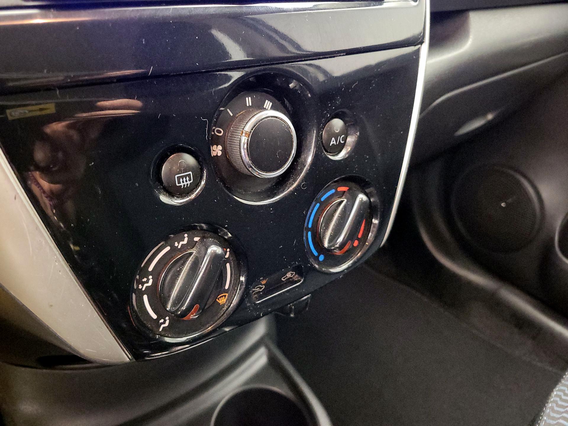 Thumbnail: 2015 Nissan Versa Note - 15