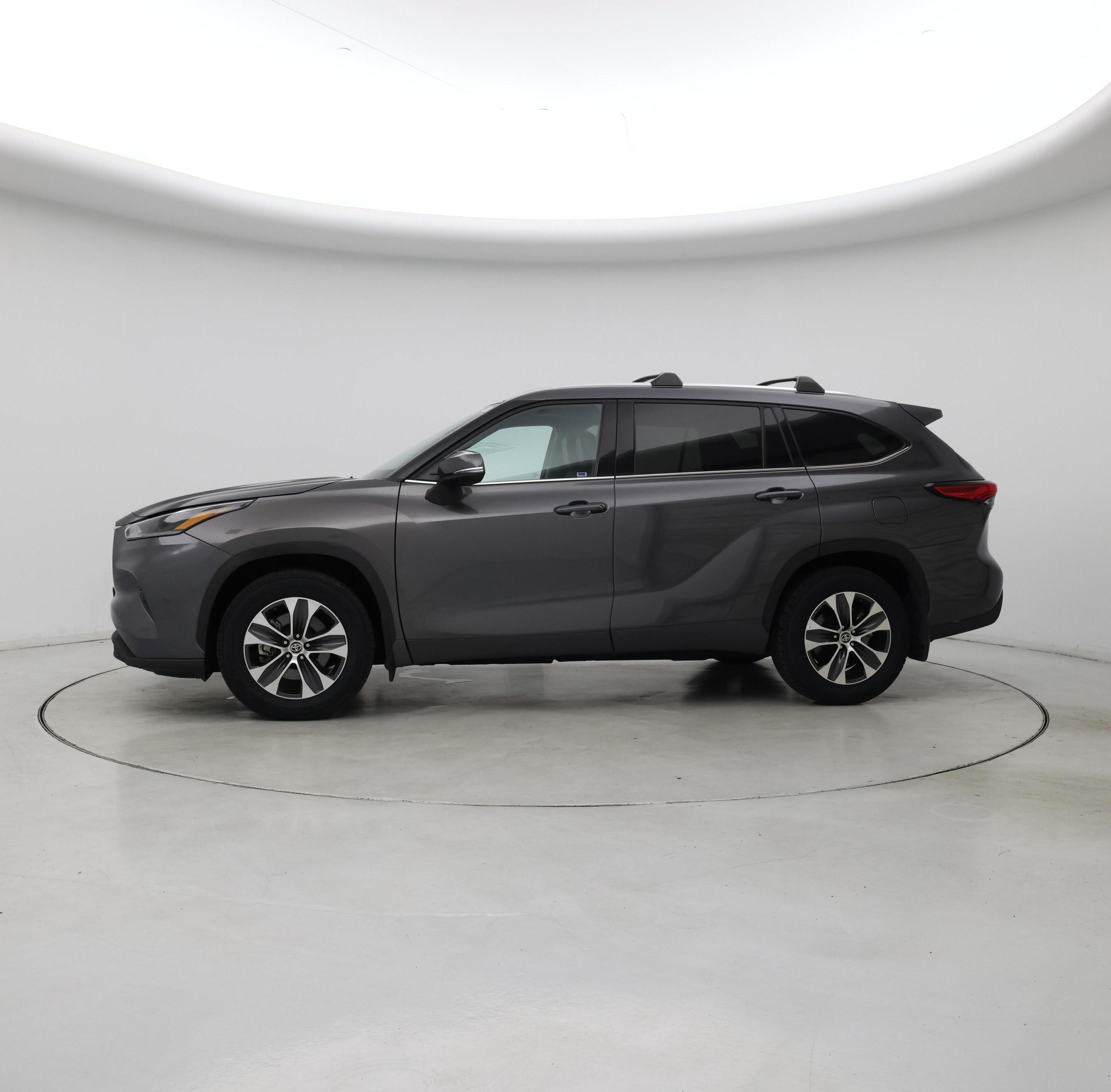Thumbnail: 2021 Toyota Highlander - 3