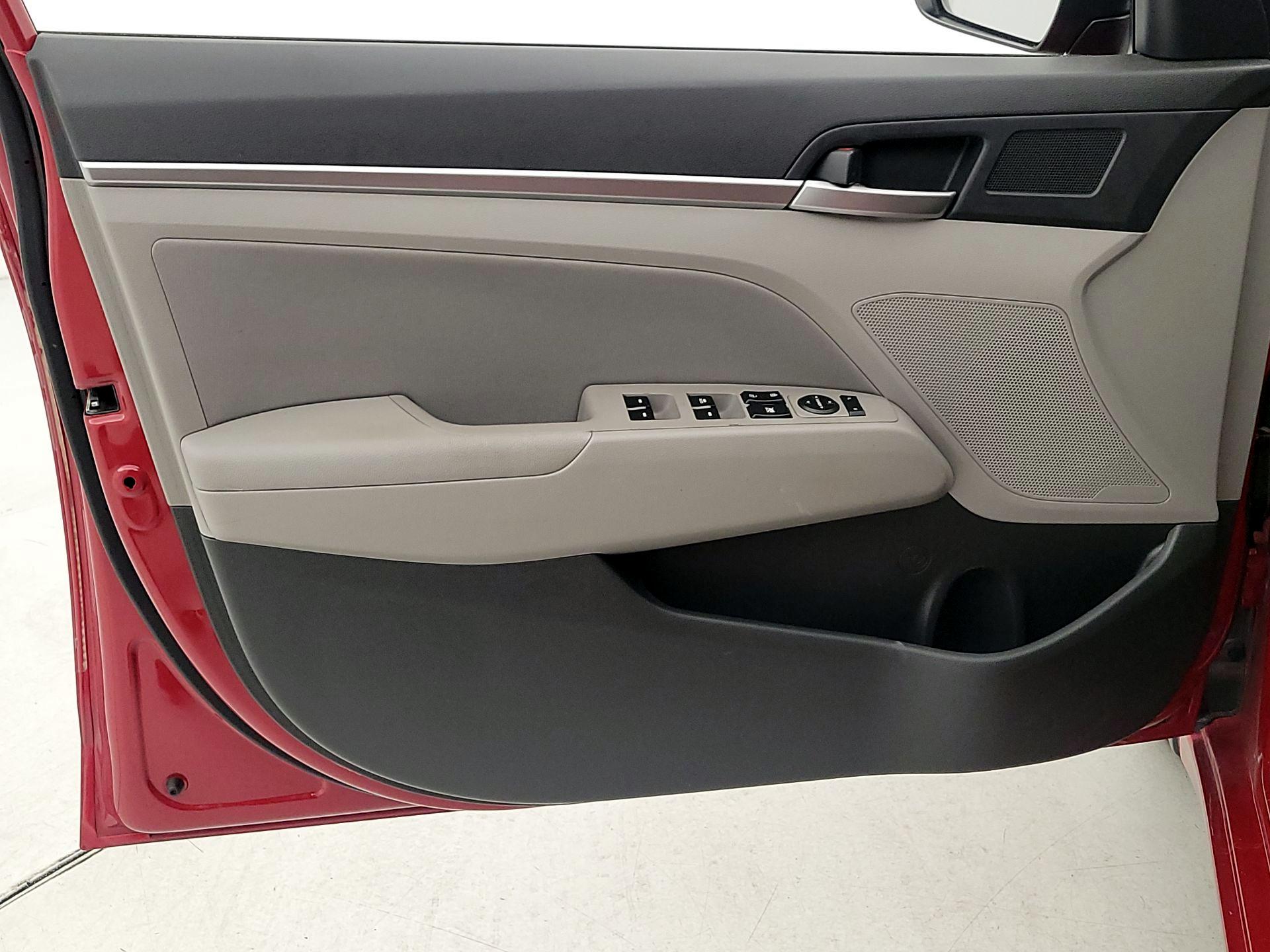 Thumbnail: 2020 Hyundai Elantra - 12