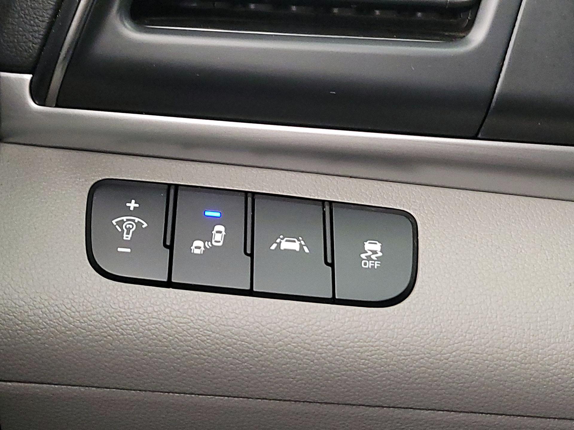 Thumbnail: 2020 Hyundai Elantra - 13