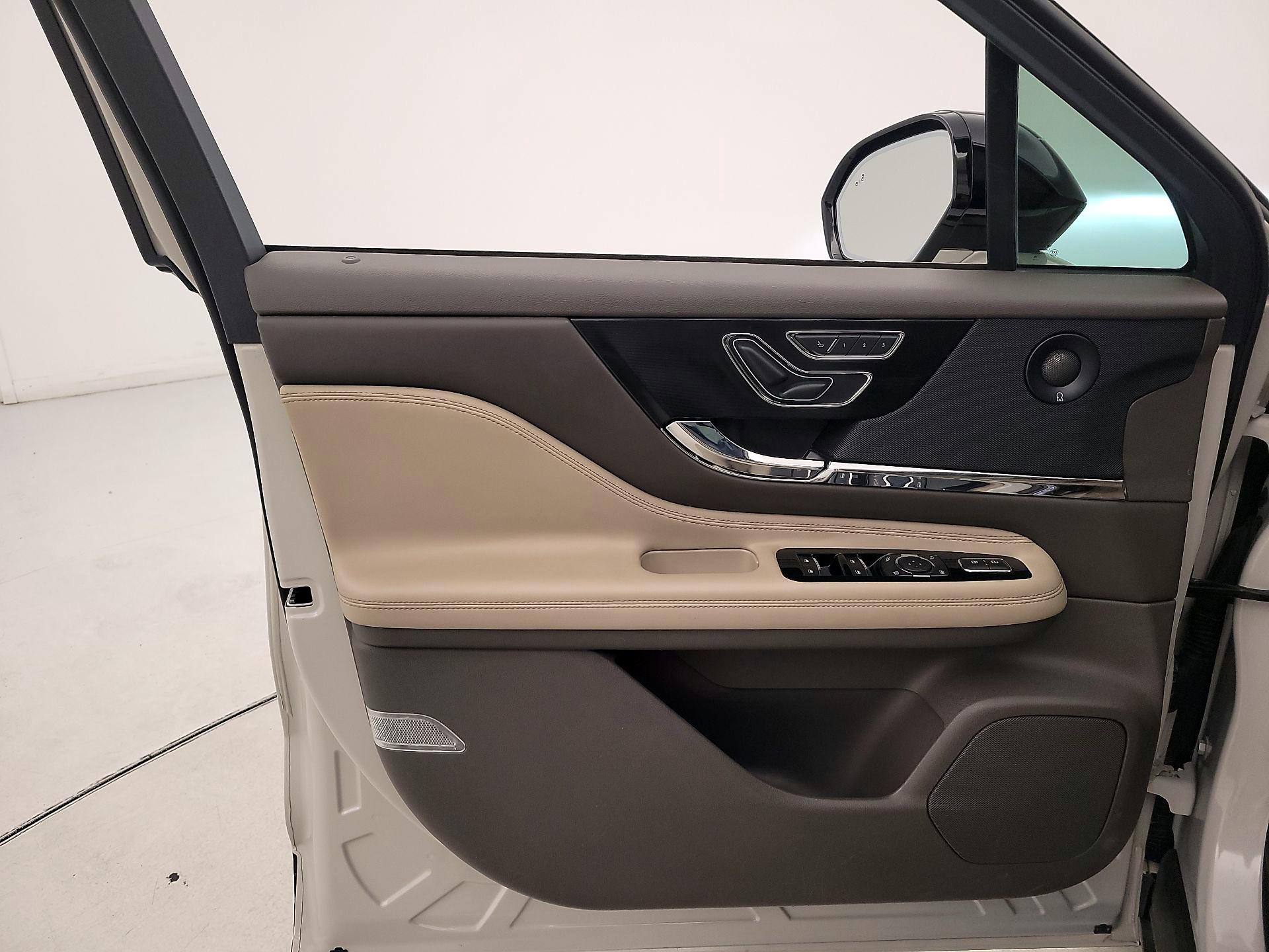 Thumbnail: 2020 Lincoln Corsair - 12