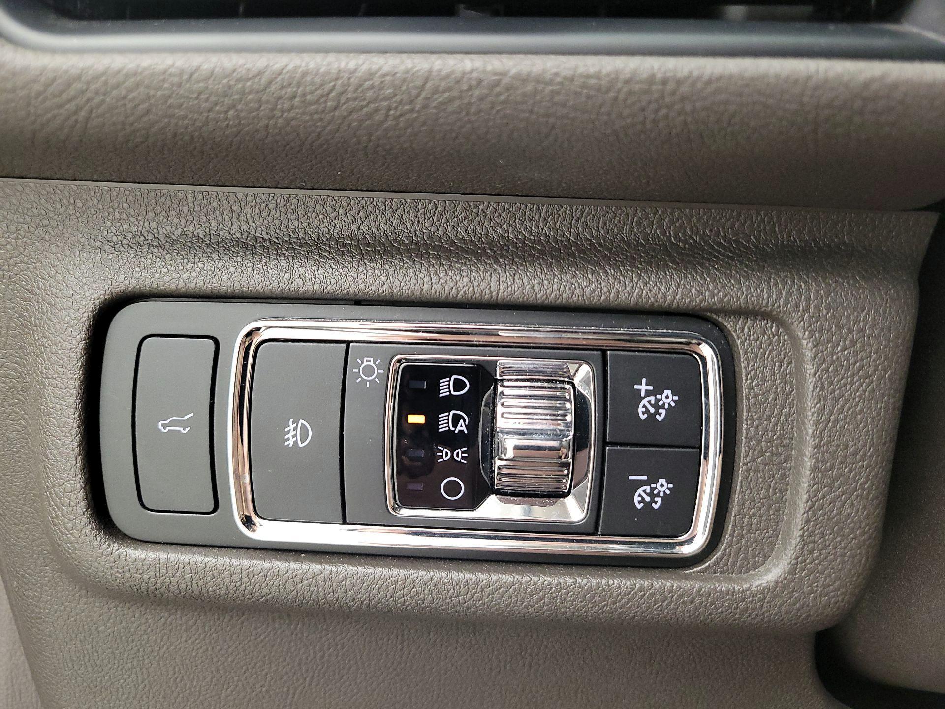 Thumbnail: 2020 Lincoln Corsair - 13