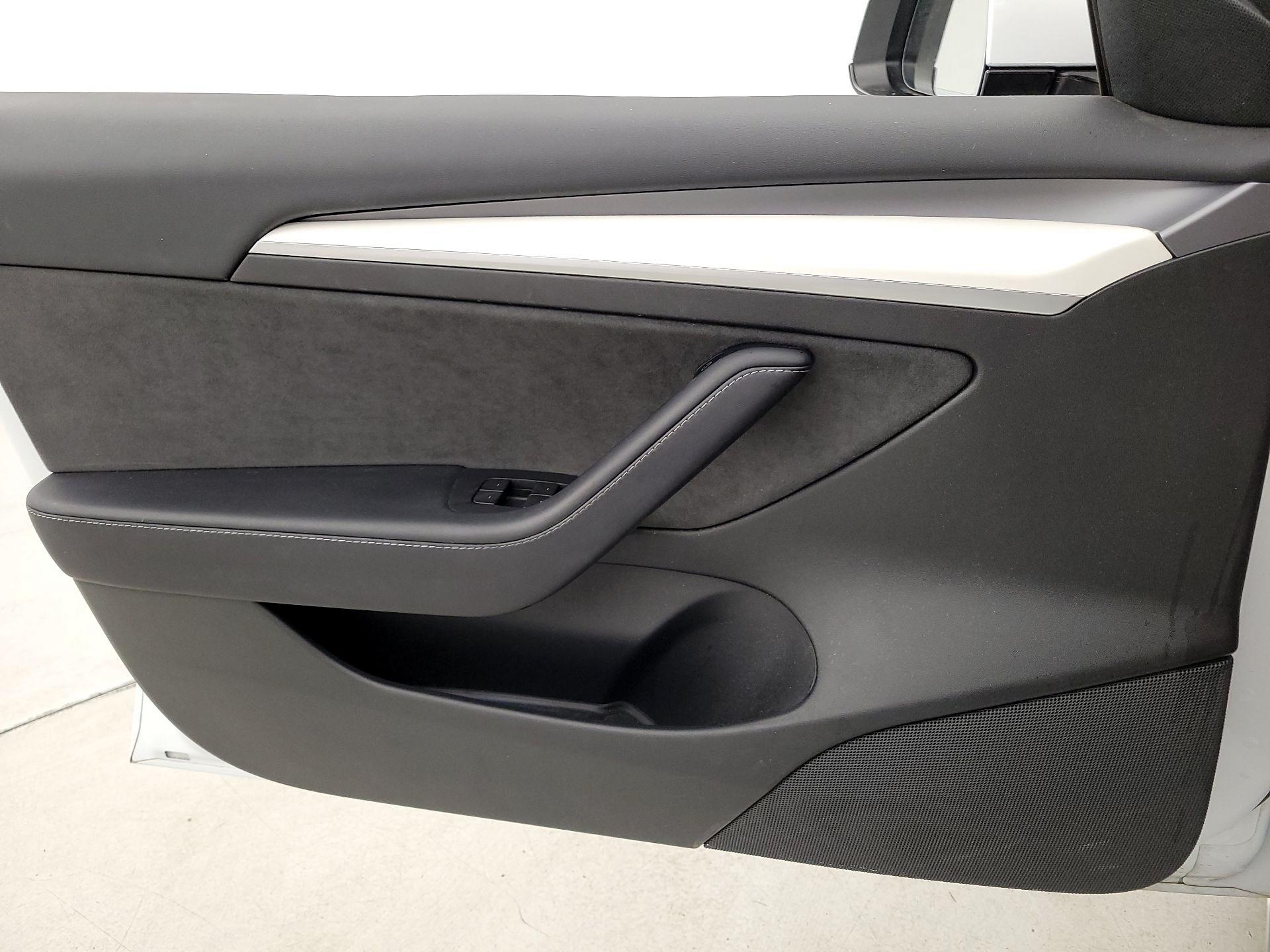 Thumbnail: 2022 Tesla Model 3 - 12