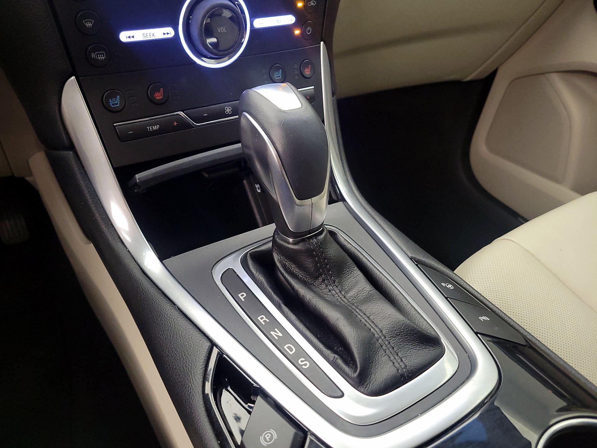 Thumbnail: 2015 Ford Edge - 17
