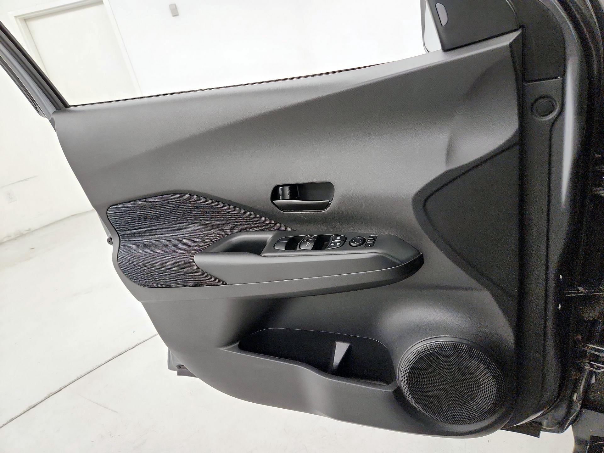 Thumbnail: 2020 Nissan Kicks - 12