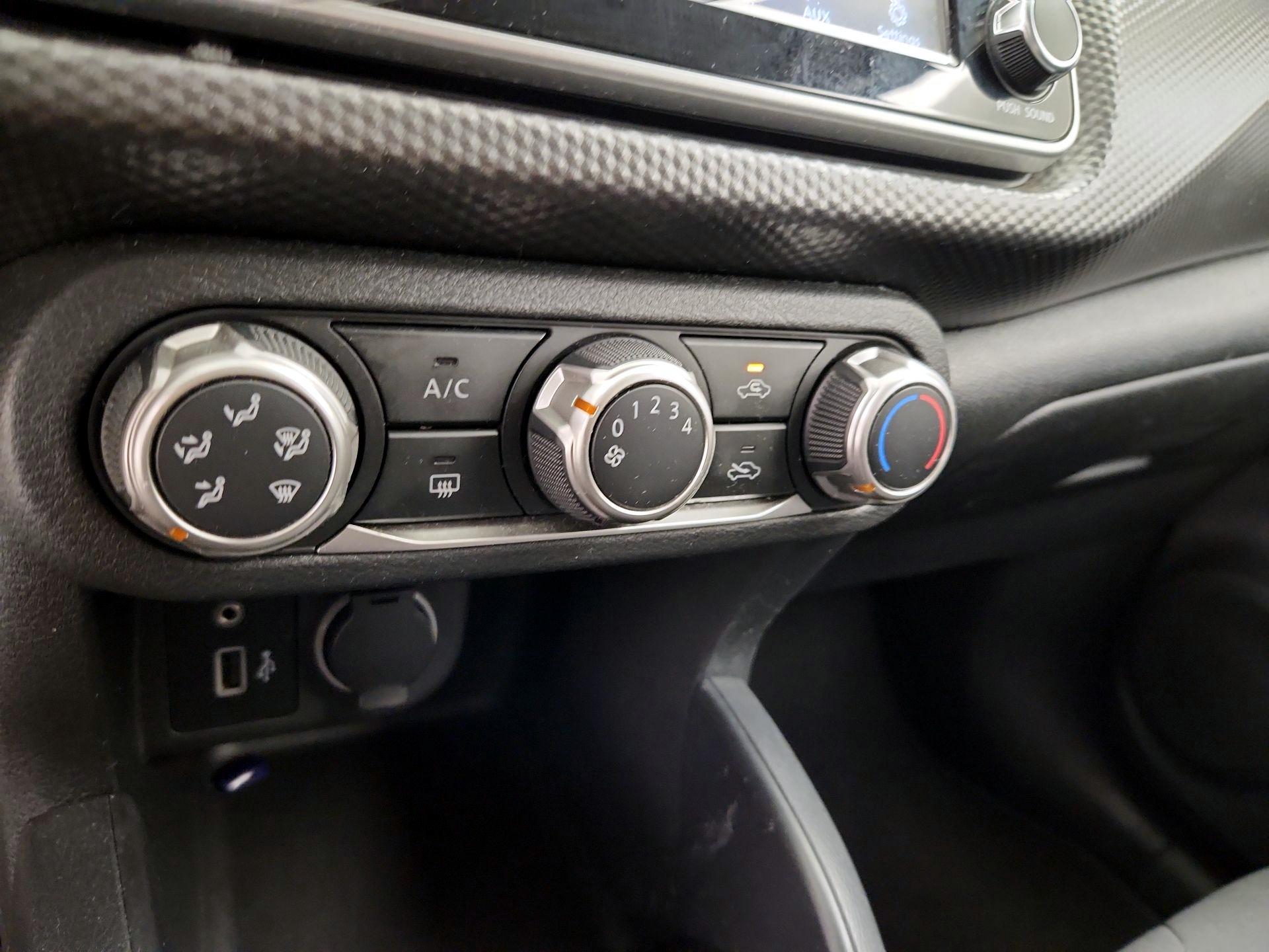 Thumbnail: 2020 Nissan Kicks - 16