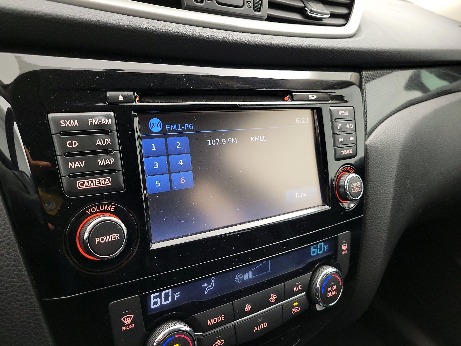 Thumbnail: 2016 Nissan Rogue - 16