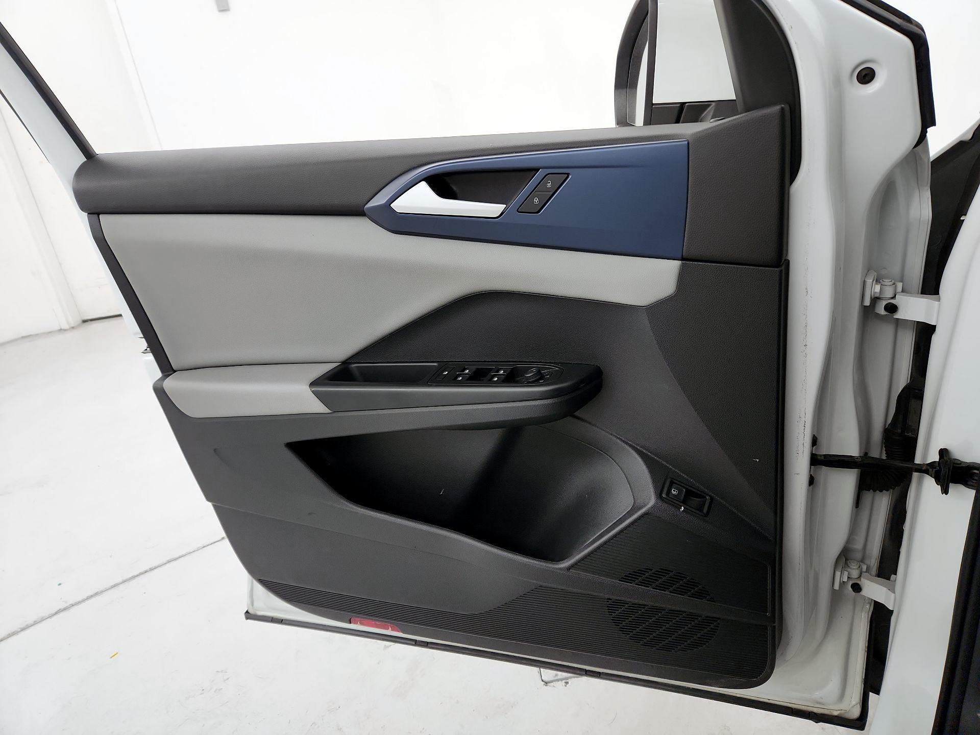 Thumbnail: 2023 Volkswagen Taos - 12