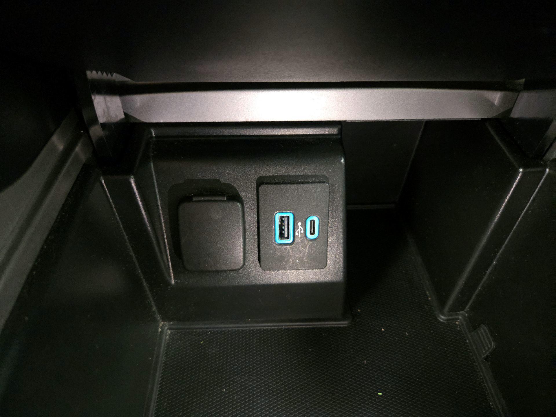 Thumbnail: 2020 Ford Explorer - 19