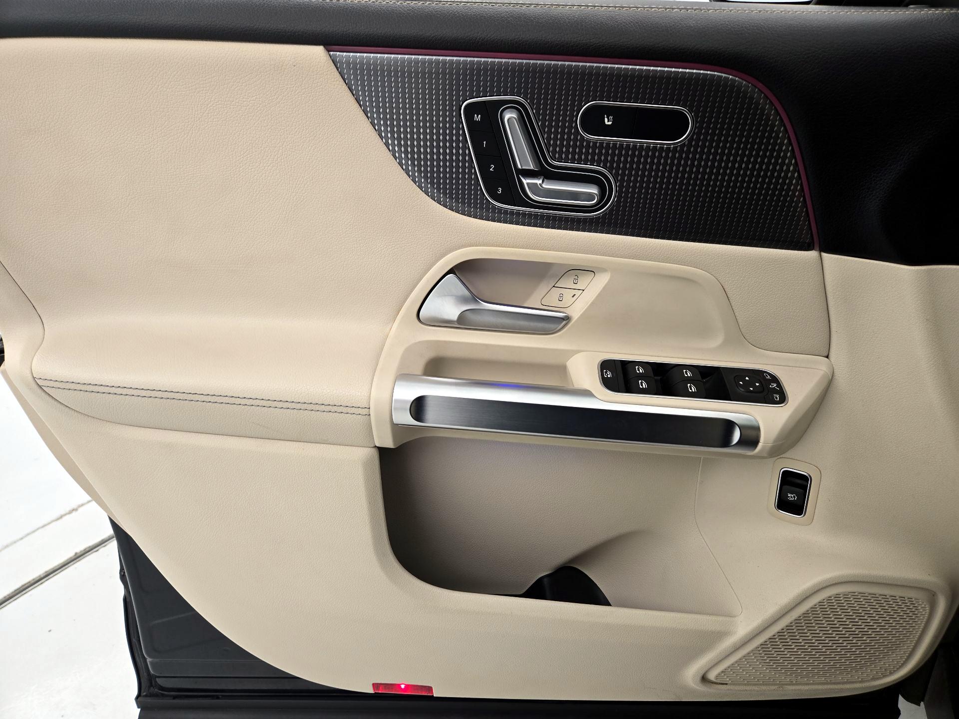 Thumbnail: 2021 Mercedes-Benz GLB - 12