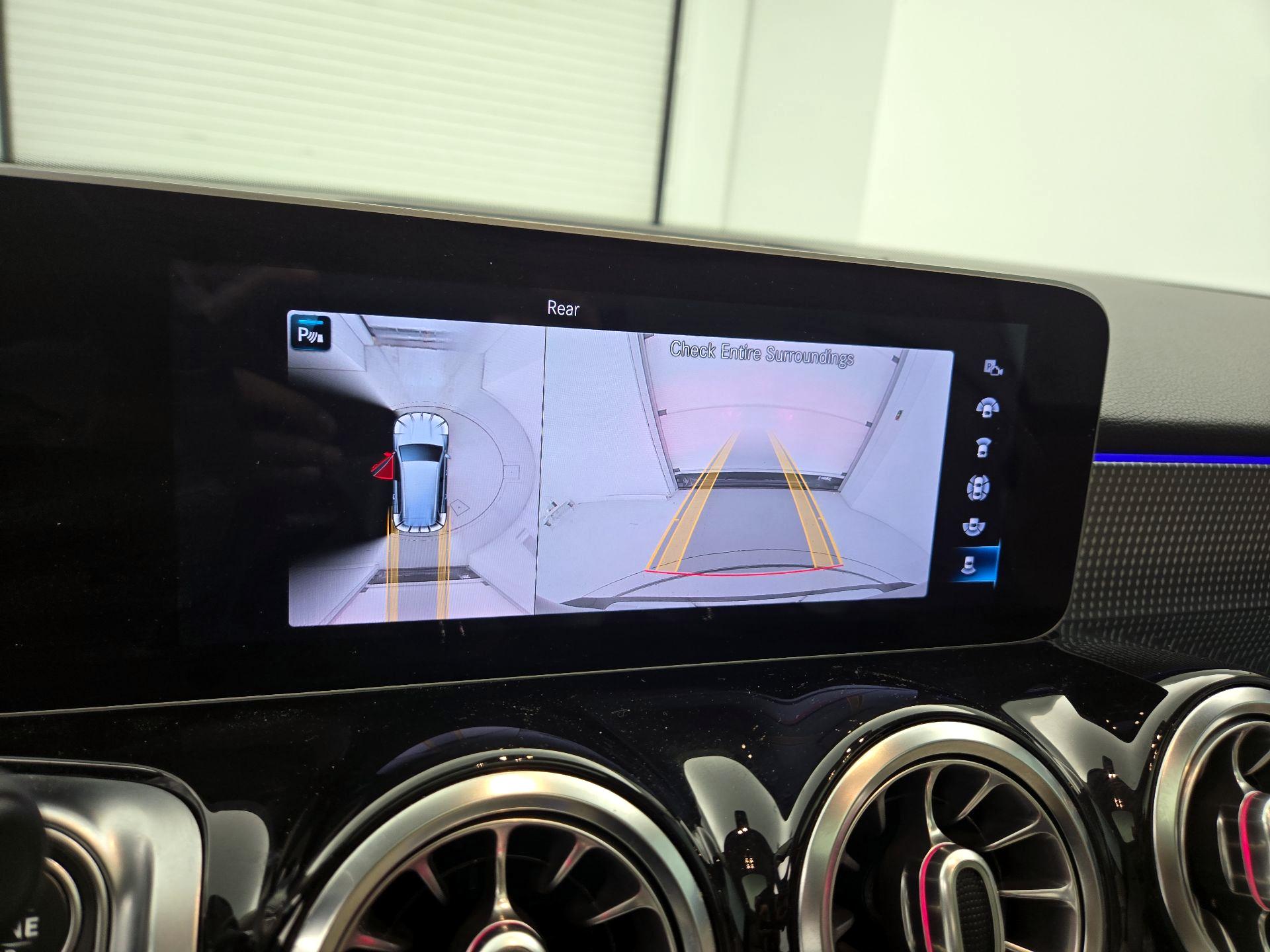 Thumbnail: 2021 Mercedes-Benz GLB - 14