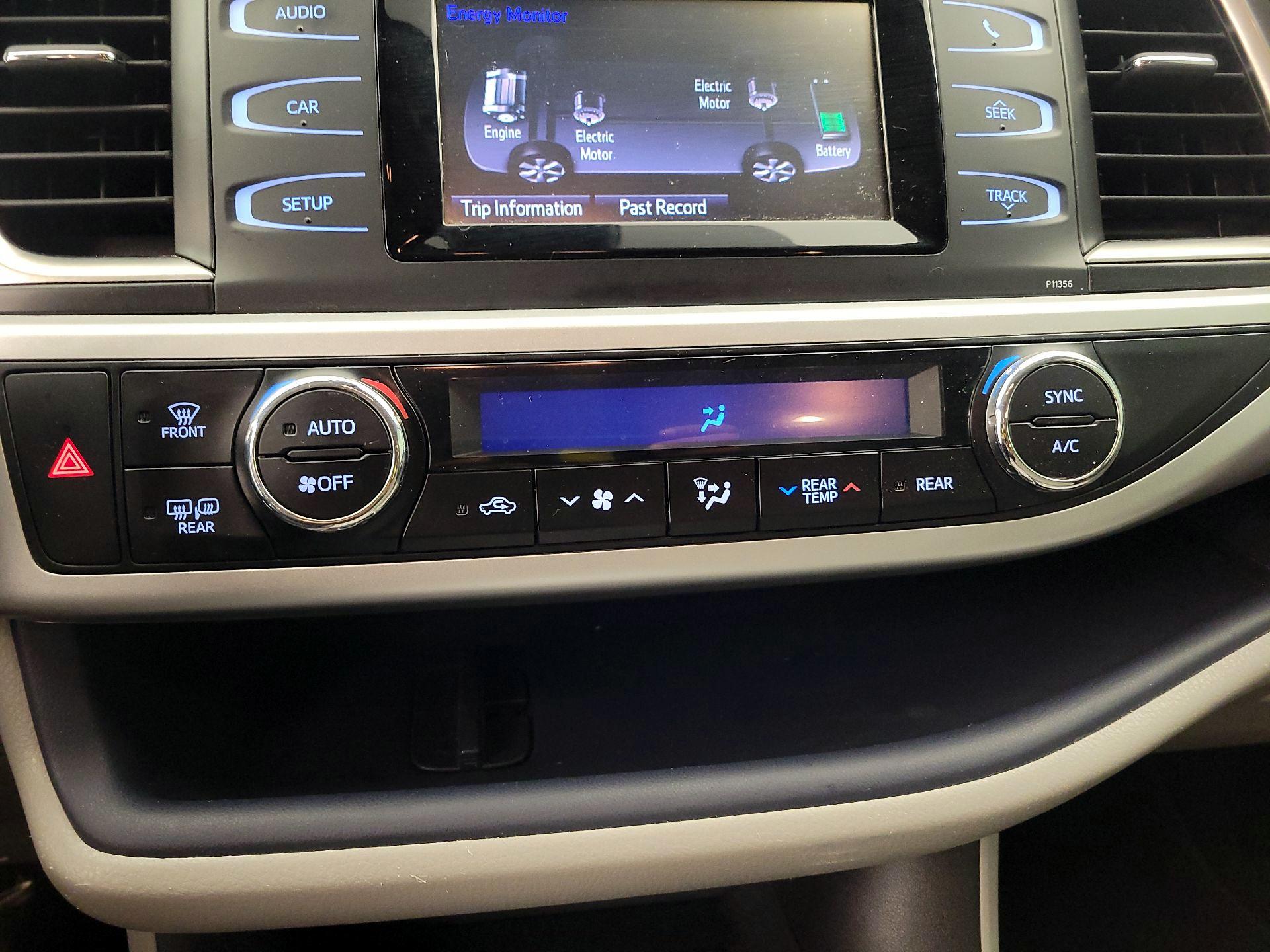 Thumbnail: 2018 Toyota Highlander - 16