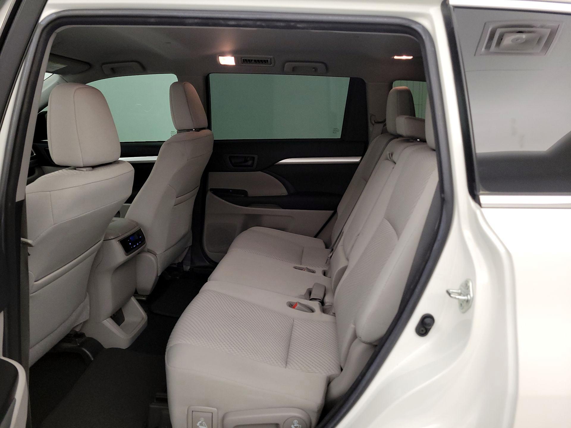 Thumbnail: 2018 Toyota Highlander - 19
