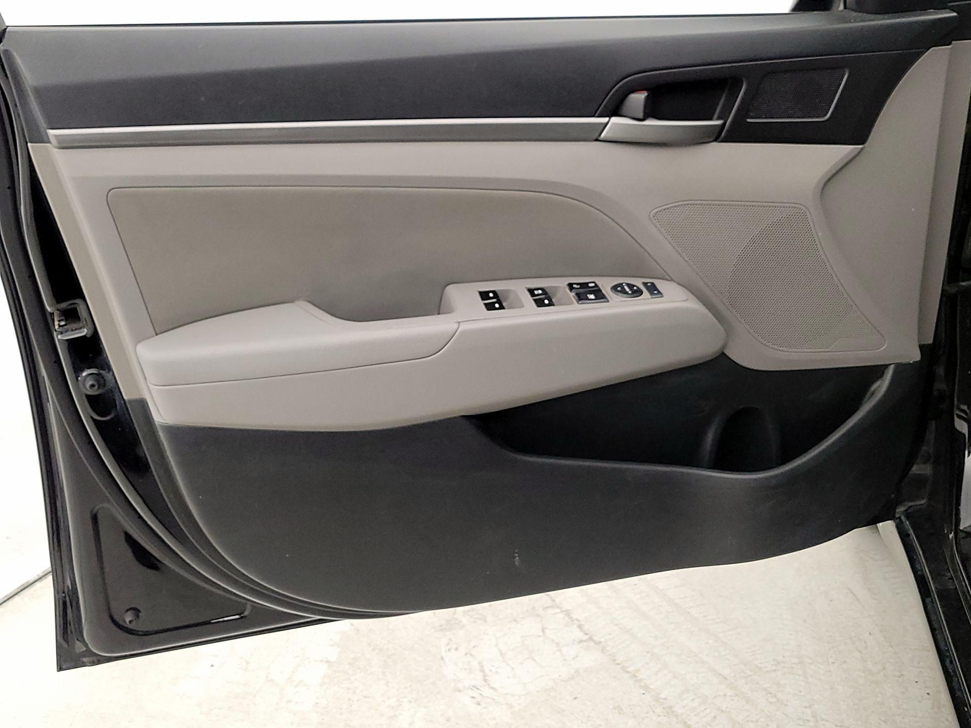 Thumbnail: 2018 Hyundai Elantra - 12