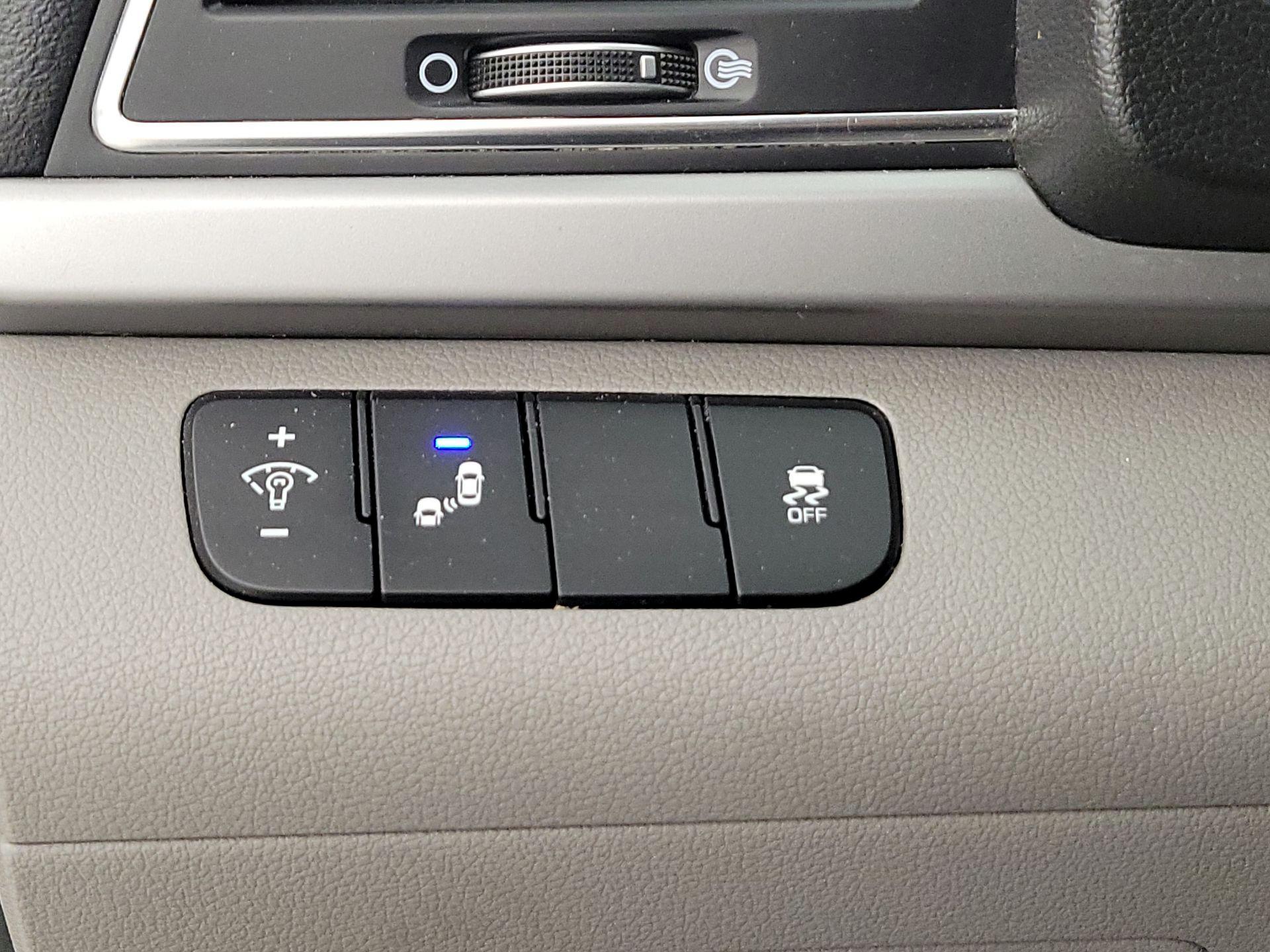 Thumbnail: 2018 Hyundai Elantra - 13