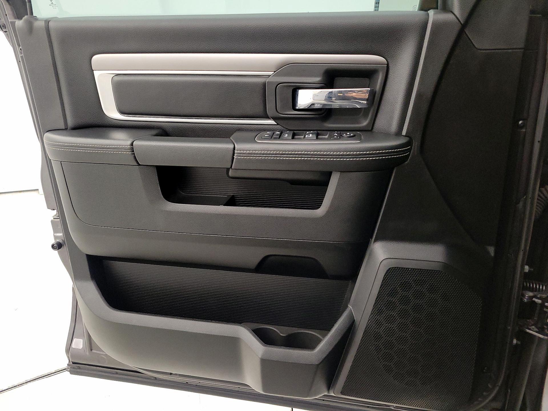 Thumbnail: 2022 RAM 1500 Classic - 12