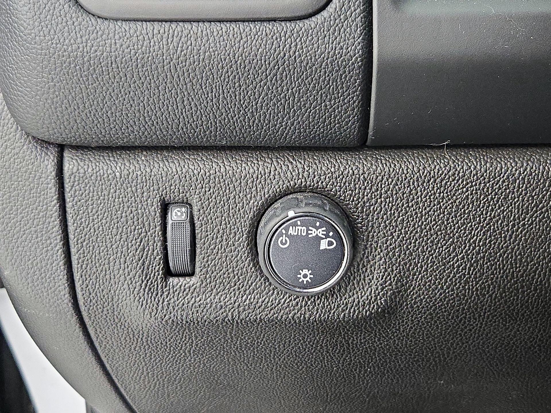 Thumbnail: 2021 Chevrolet Colorado - 13