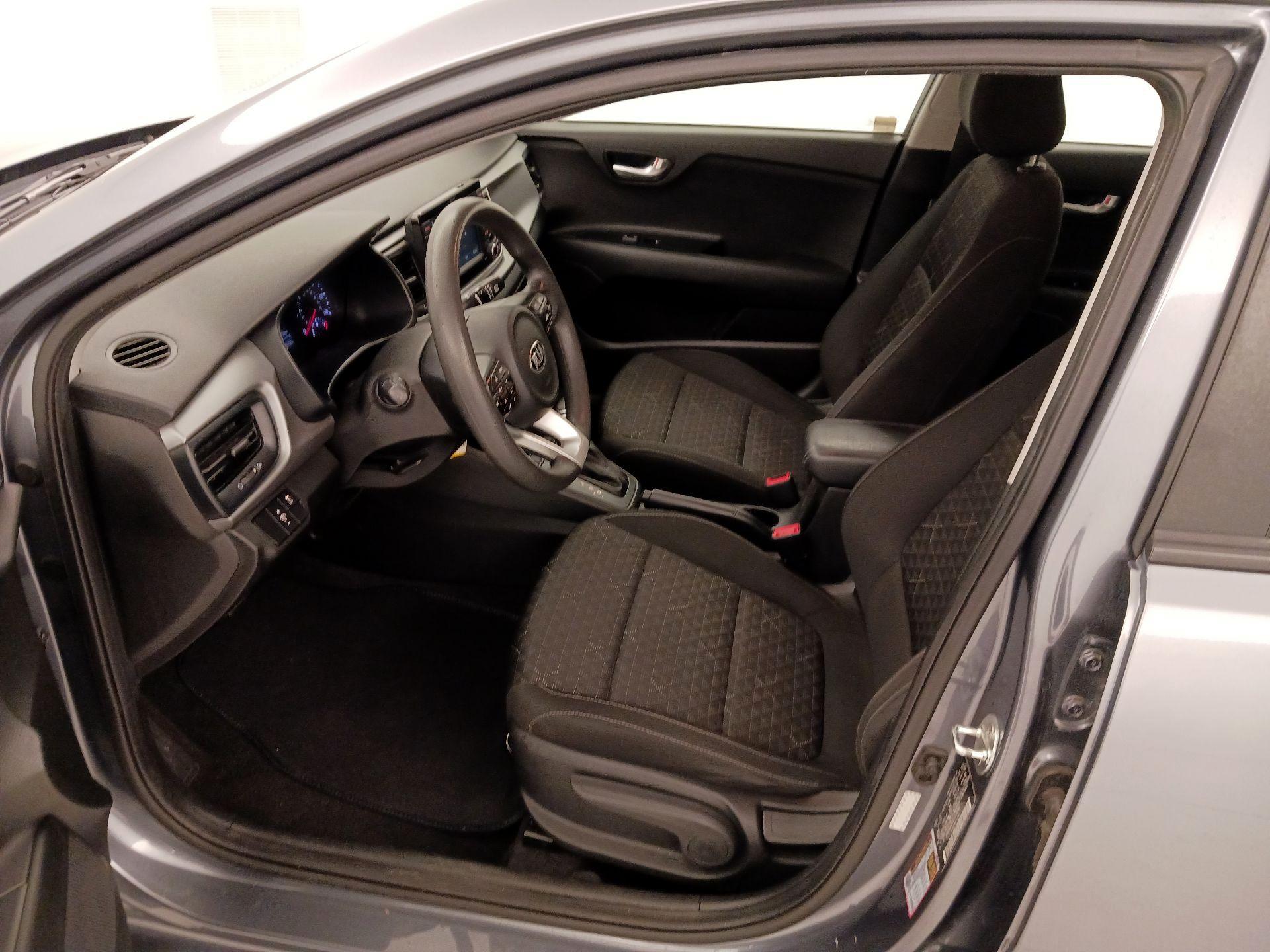 Thumbnail: 2020 Kia Rio - 11