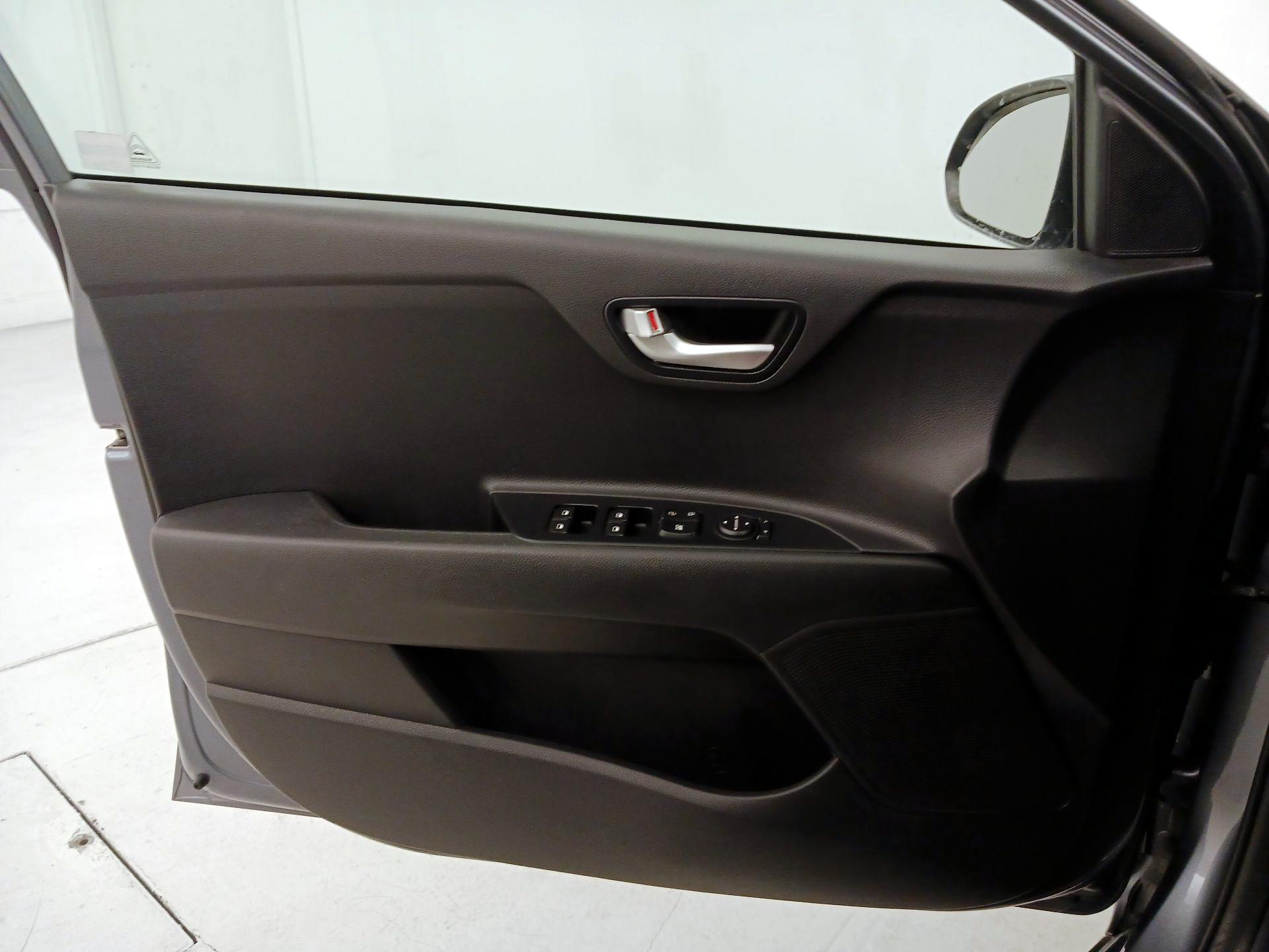 Thumbnail: 2020 Kia Rio - 12