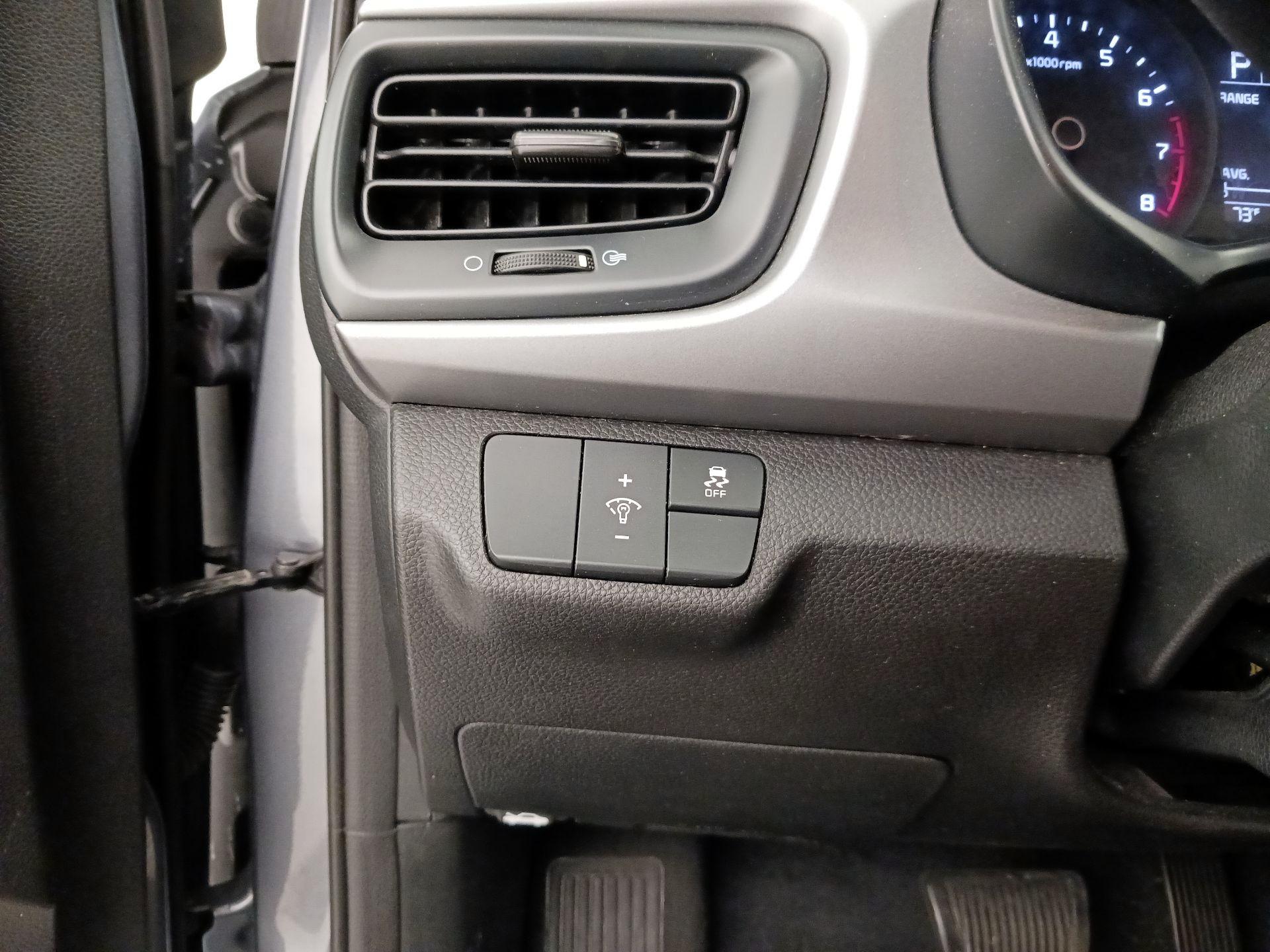 Thumbnail: 2020 Kia Rio - 13