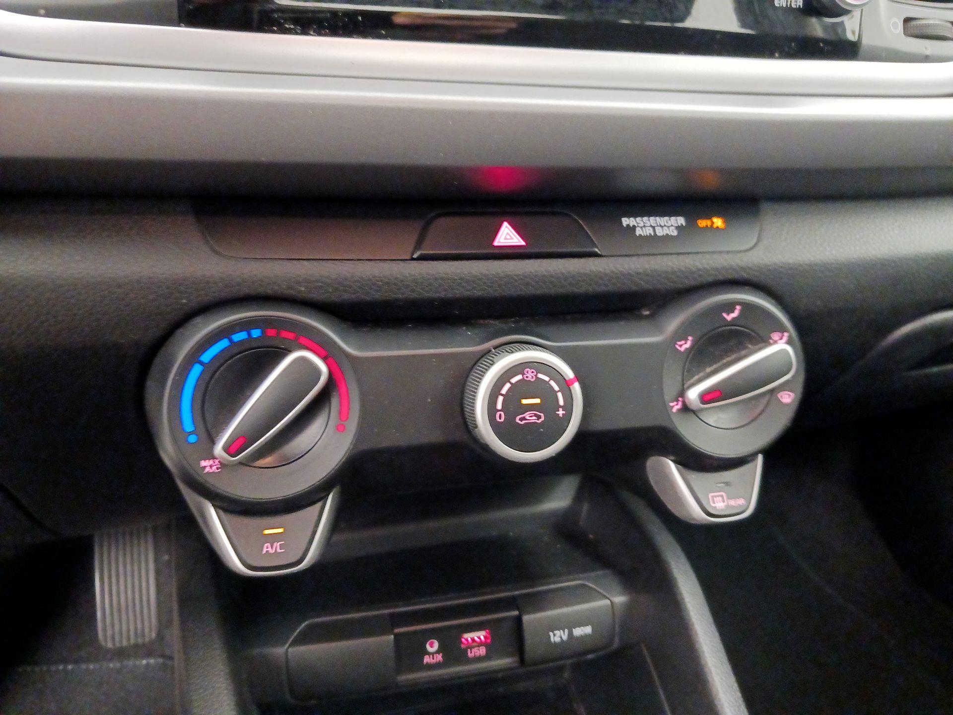 Thumbnail: 2020 Kia Rio - 16