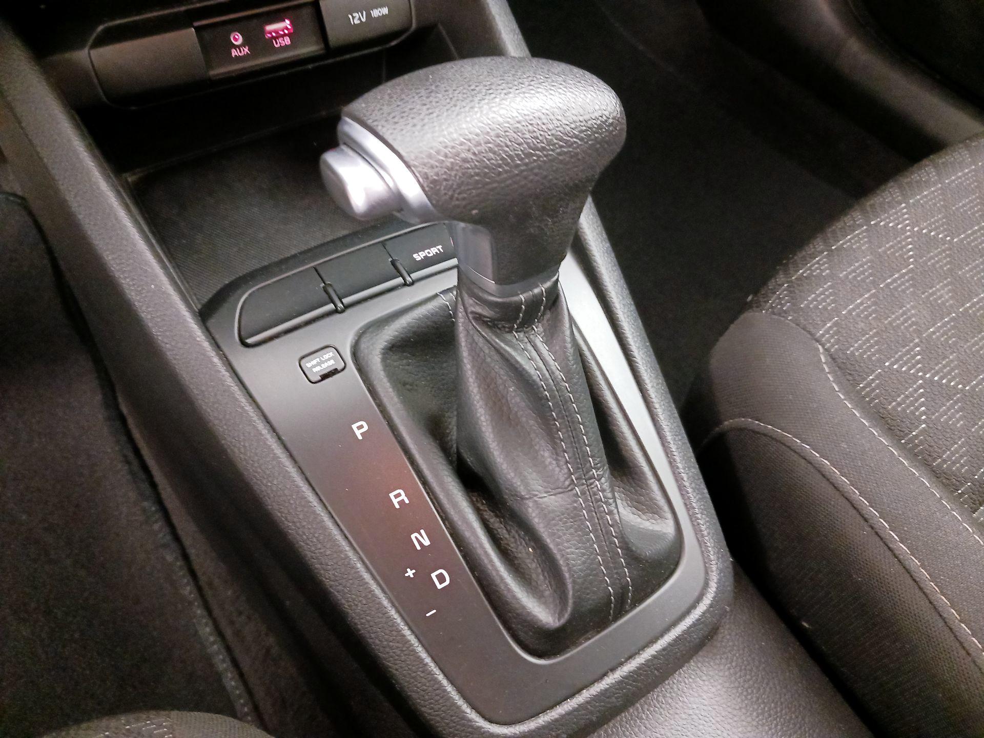 Thumbnail: 2020 Kia Rio - 17