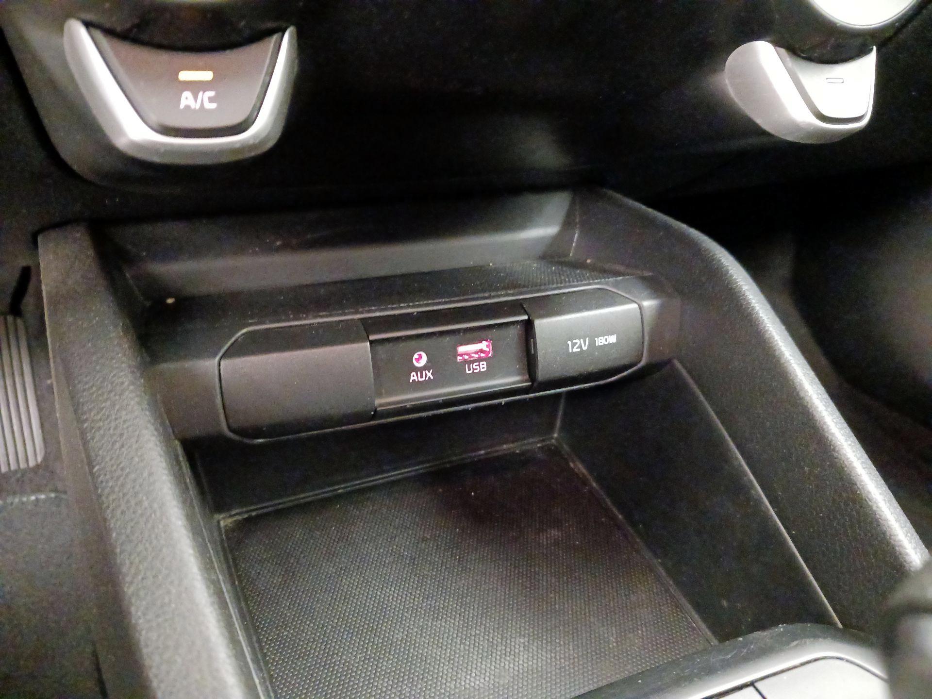 Thumbnail: 2020 Kia Rio - 18