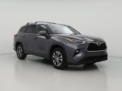 Gray 2023 Toyota Highlander XLE