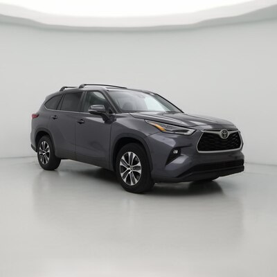 Gray 2023 Toyota Highlander XLE