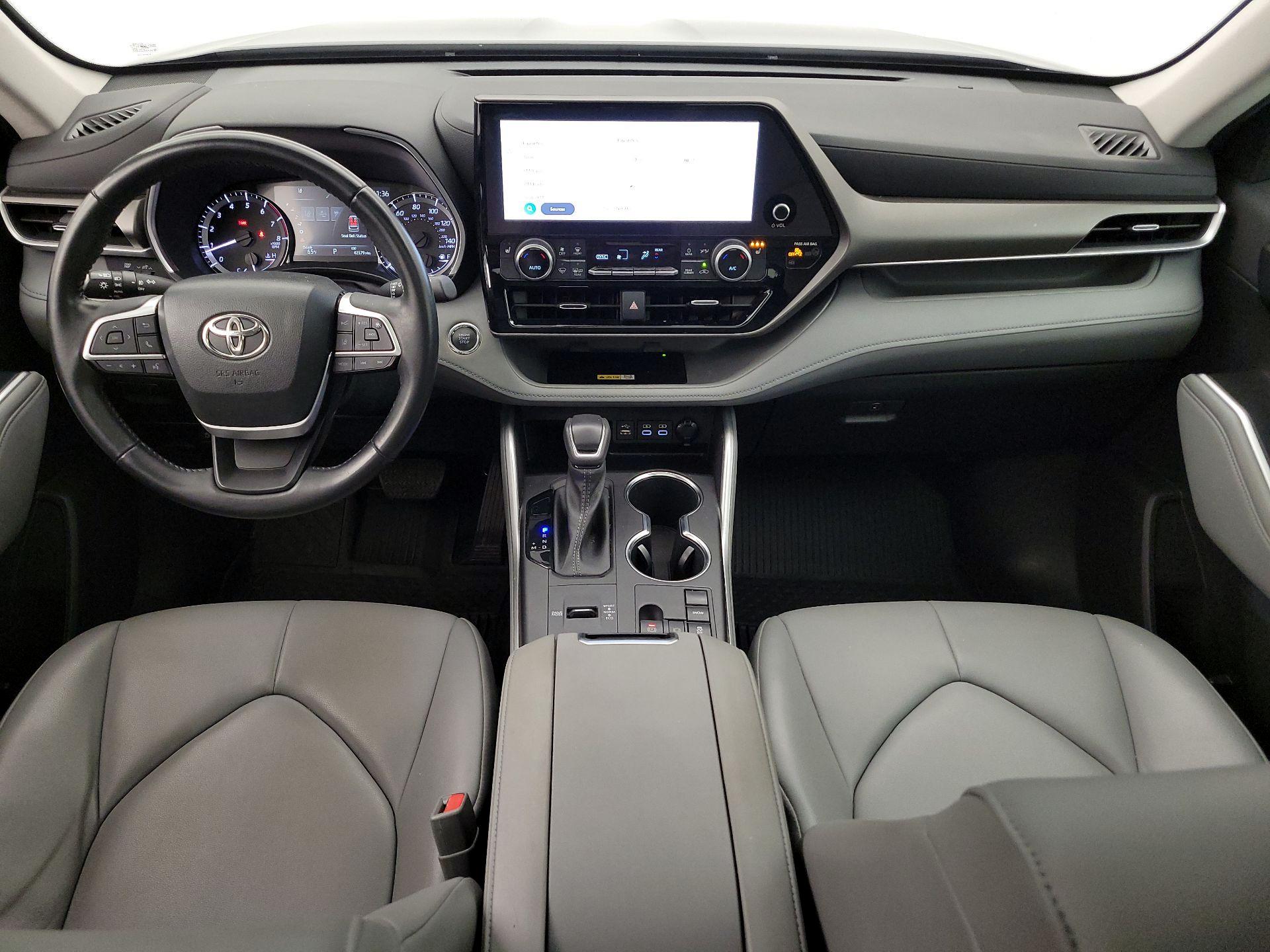 Thumbnail: 2023 Toyota Highlander - 9