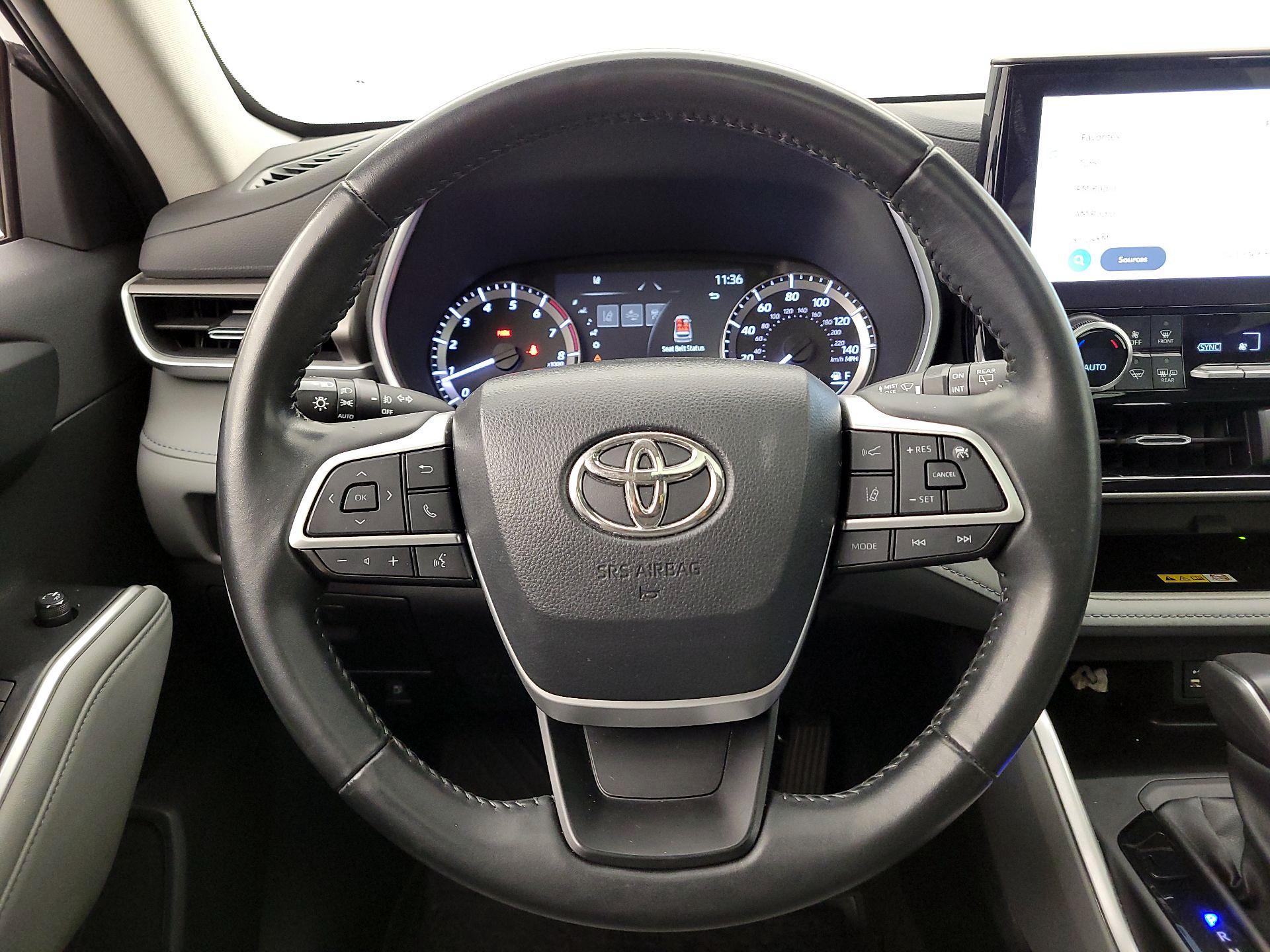 Thumbnail: 2023 Toyota Highlander - 10