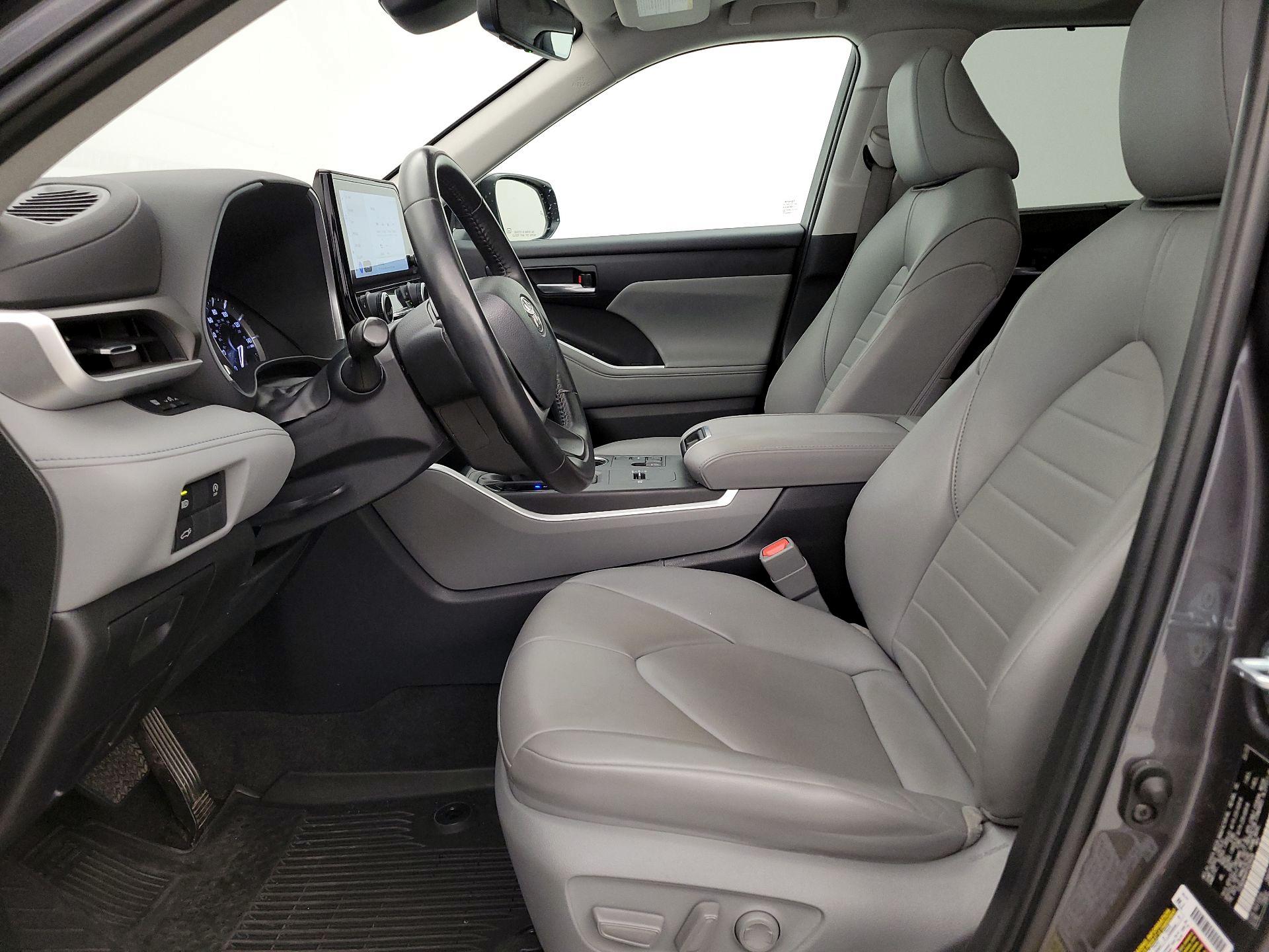 Thumbnail: 2023 Toyota Highlander - 11