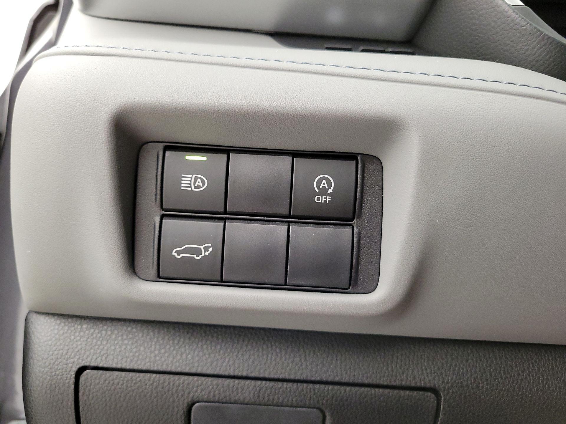 Thumbnail: 2023 Toyota Highlander - 13