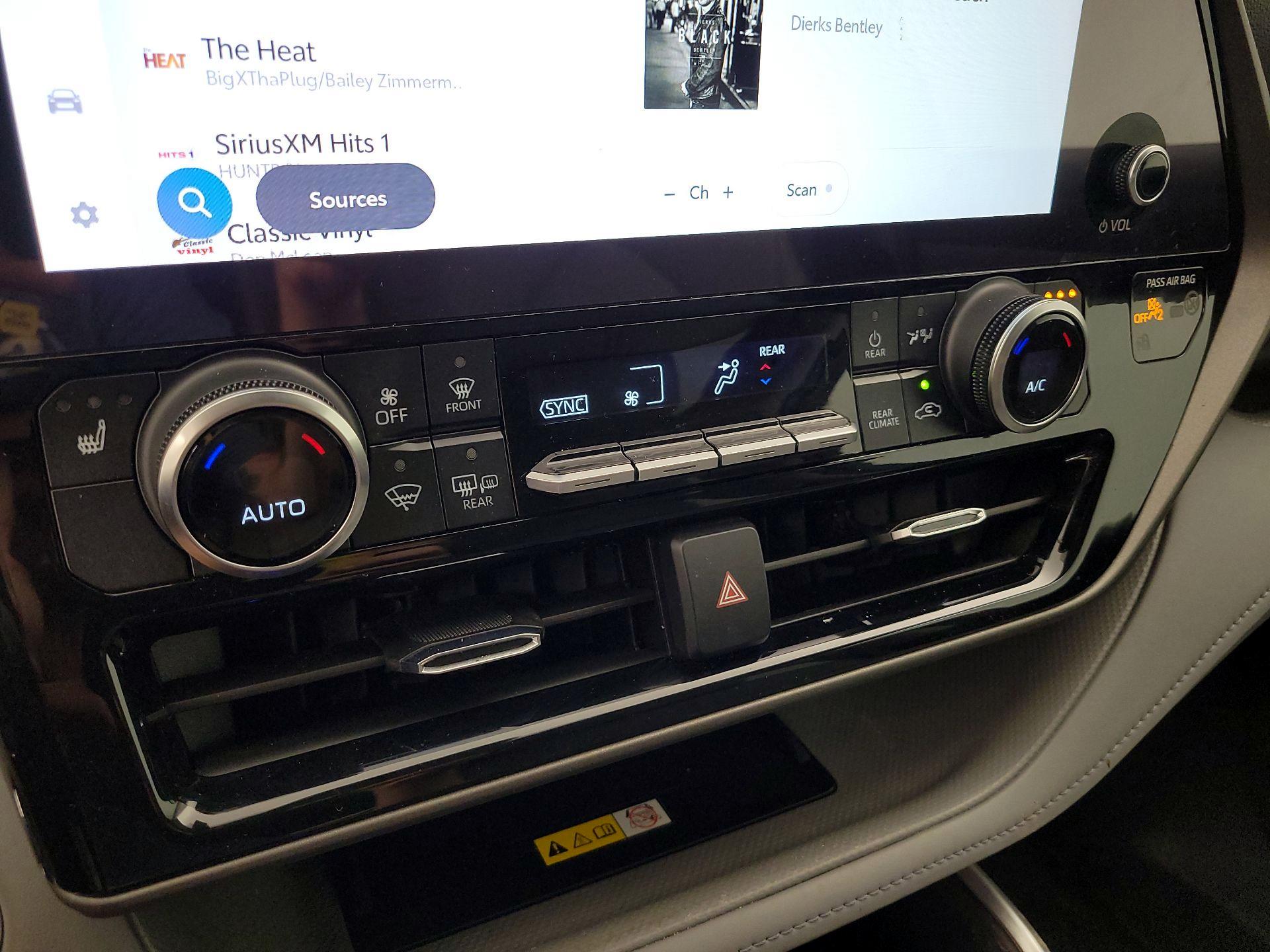 Thumbnail: 2023 Toyota Highlander - 16