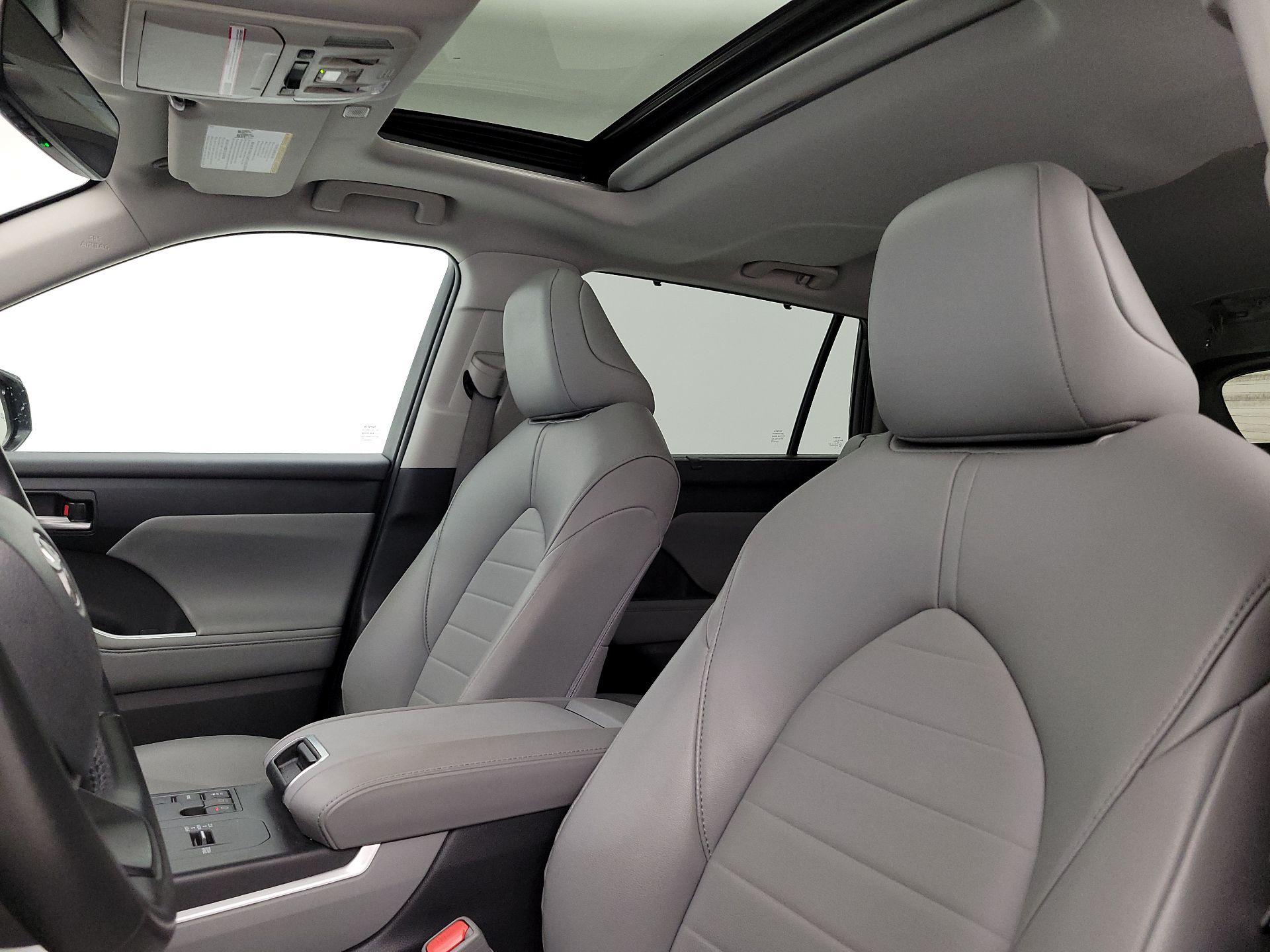 Thumbnail: 2023 Toyota Highlander - 19