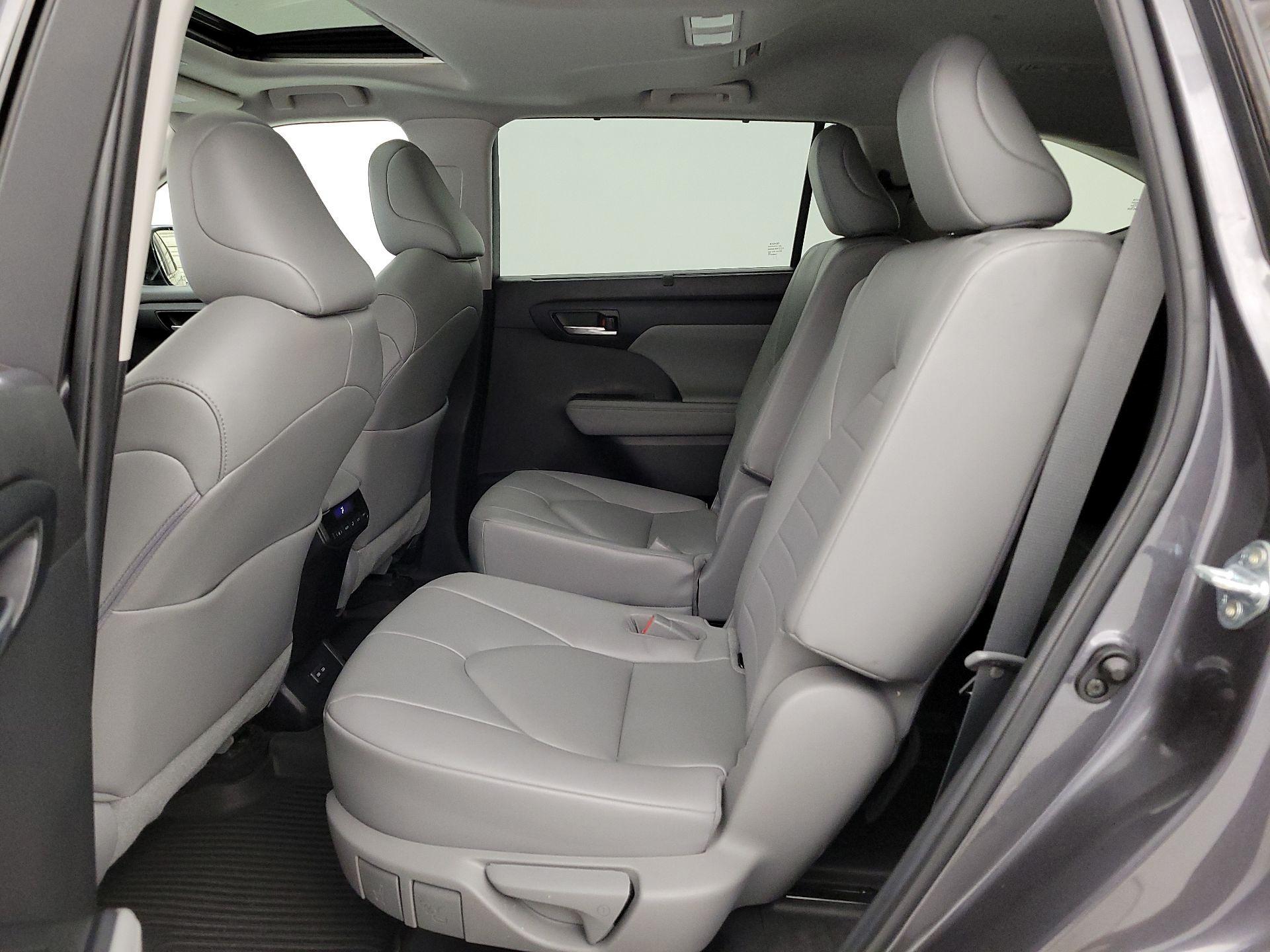 Thumbnail: 2023 Toyota Highlander - 20