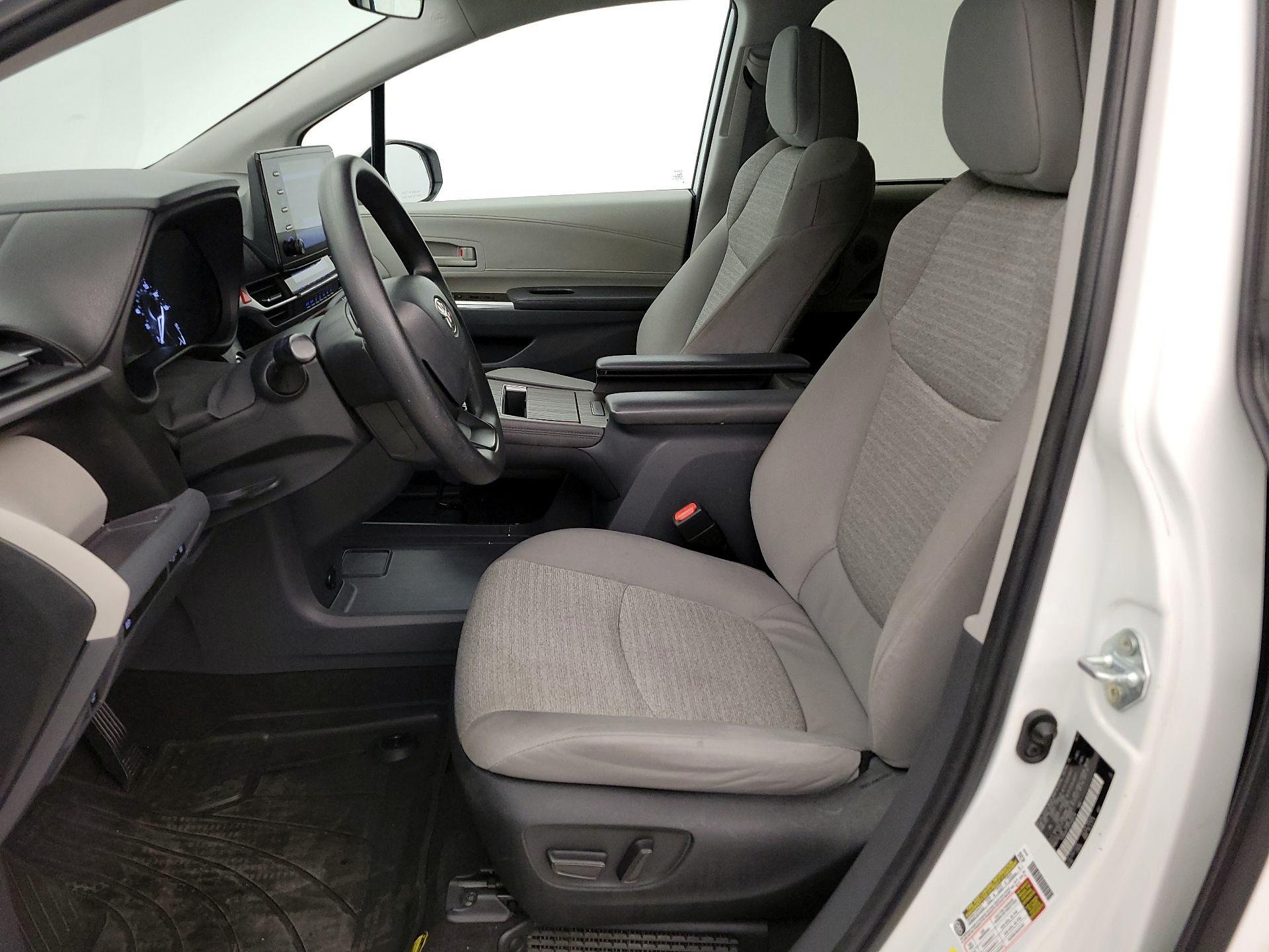 Thumbnail: 2023 Toyota Sienna - 11