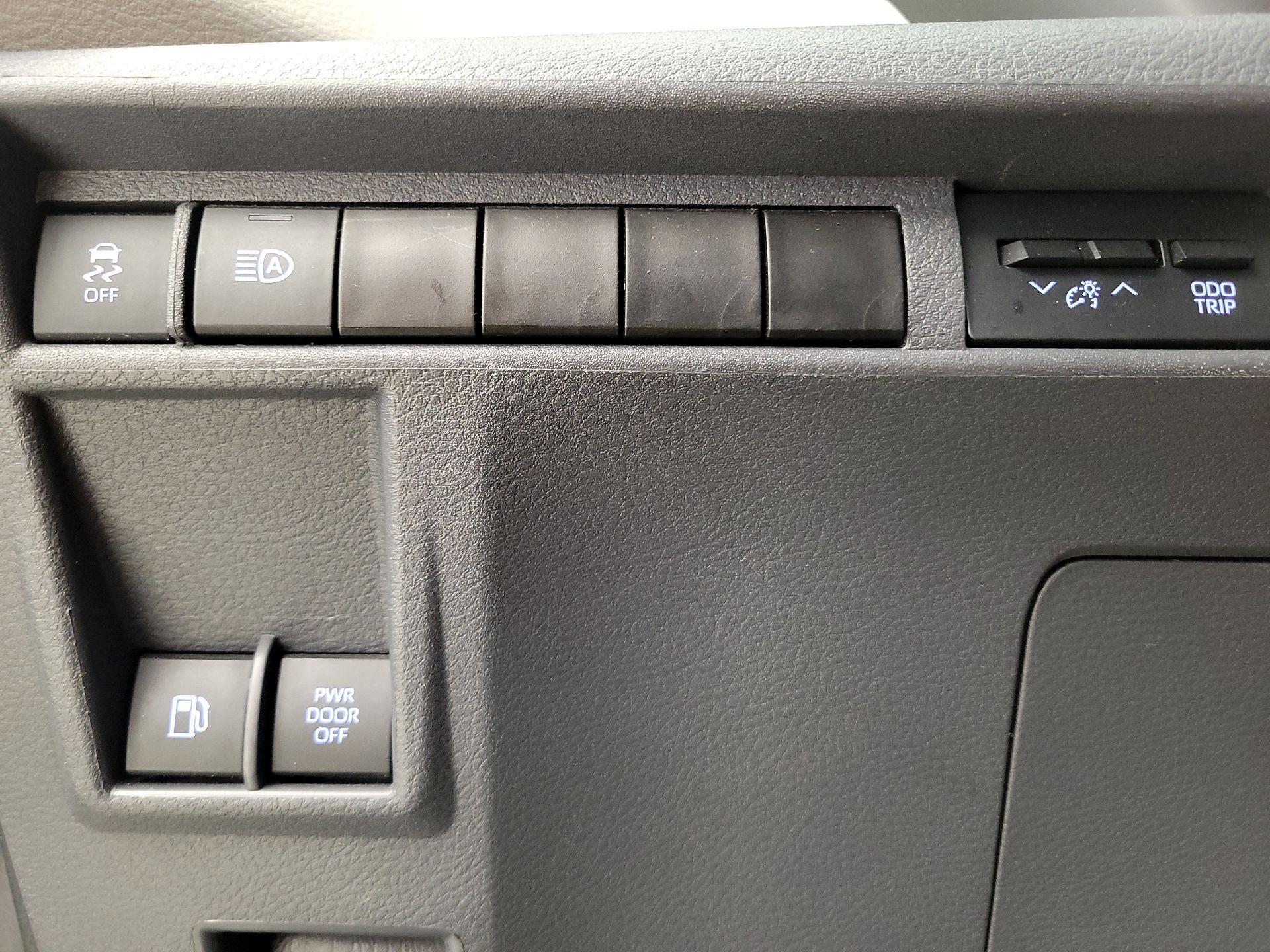 Thumbnail: 2023 Toyota Sienna - 13