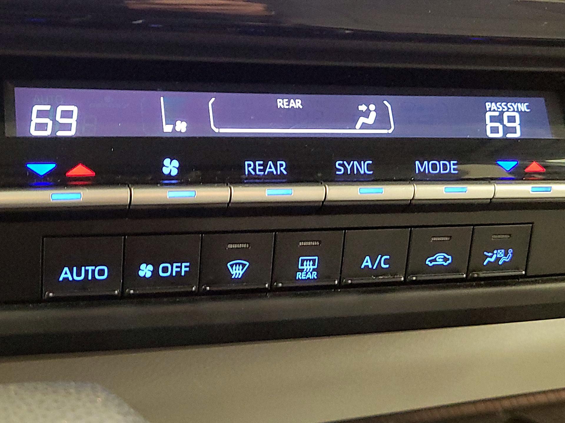 Thumbnail: 2023 Toyota Sienna - 17