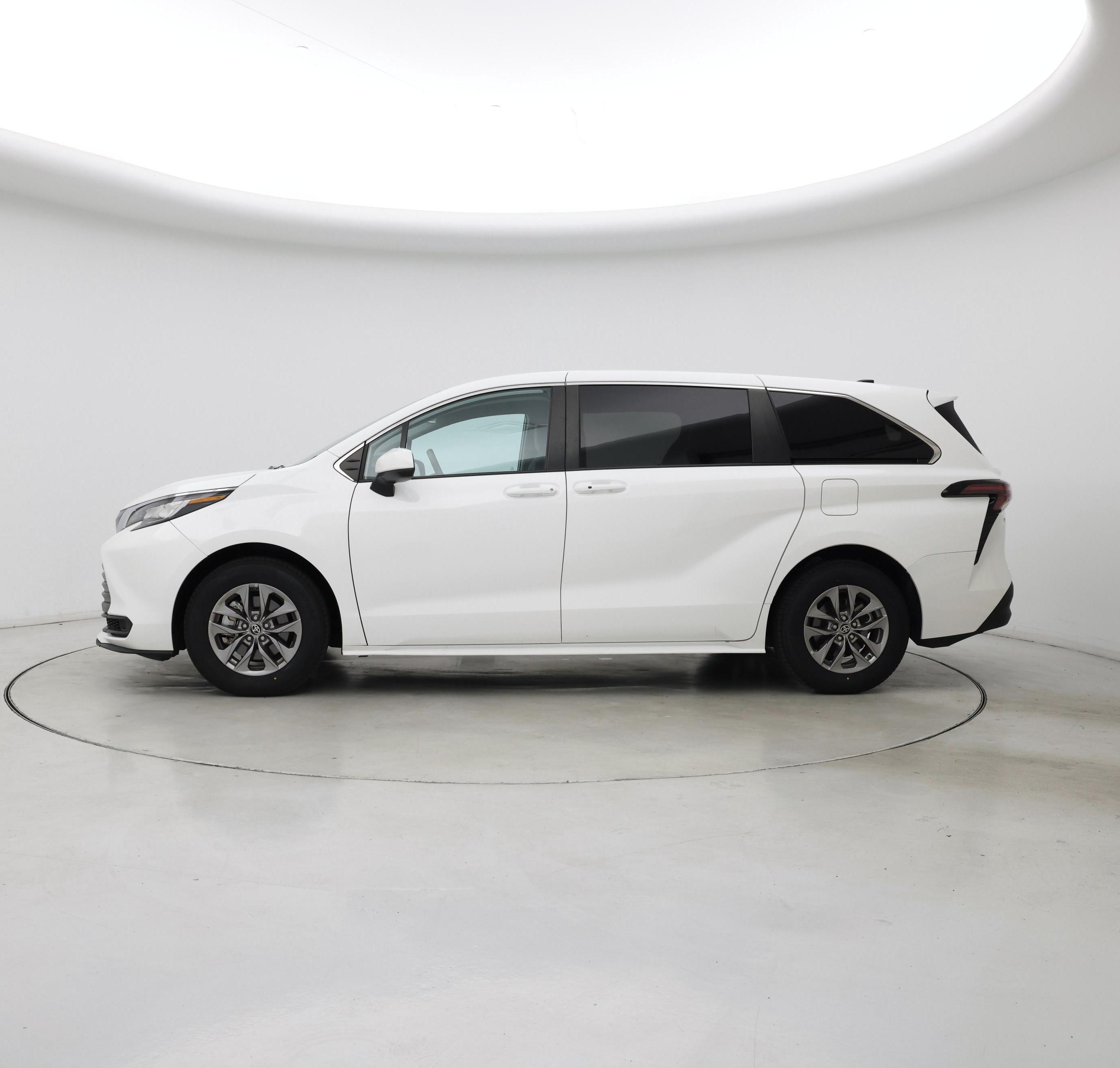 Thumbnail: 2023 Toyota Sienna - 3