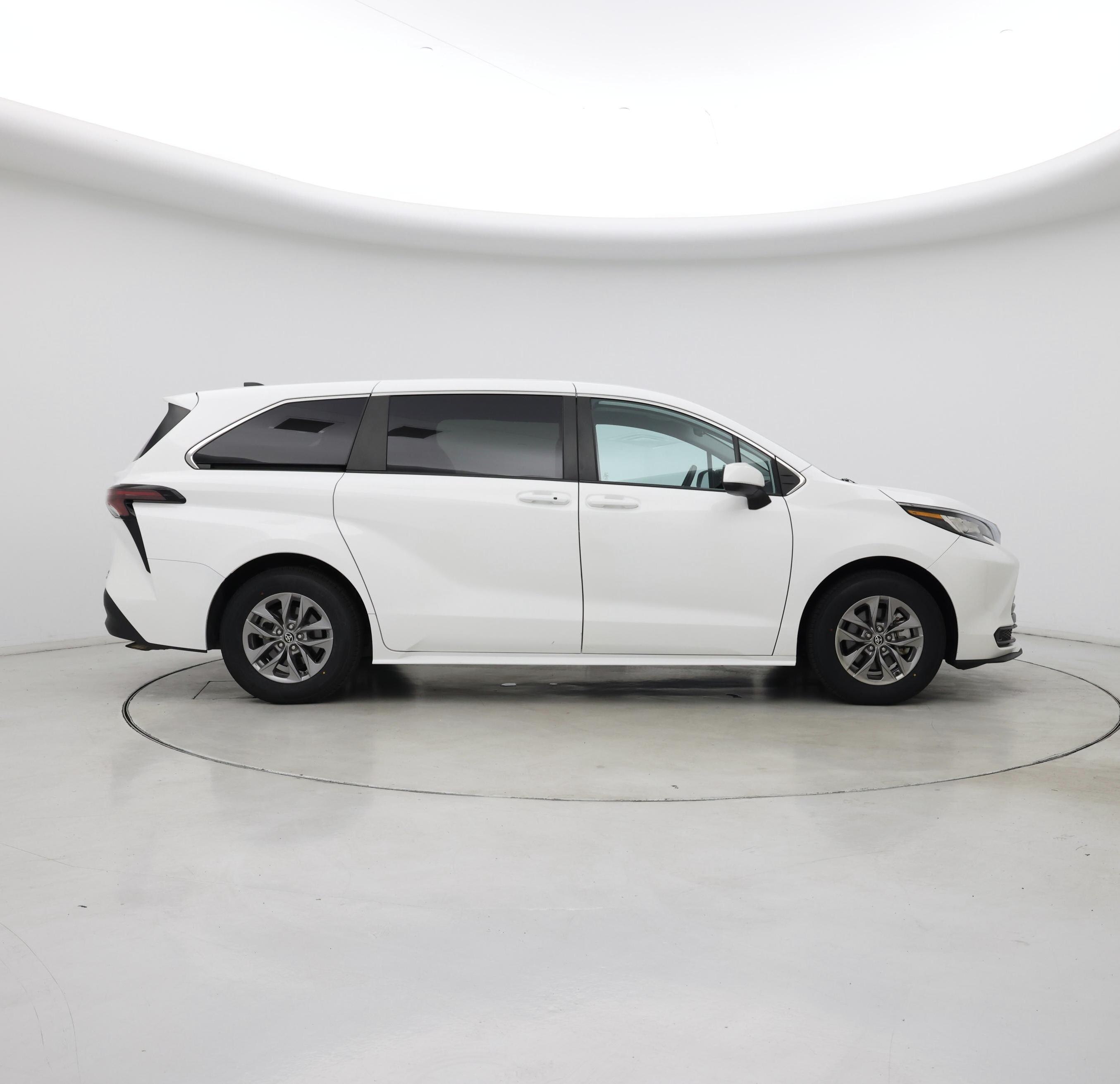 Thumbnail: 2023 Toyota Sienna - 7