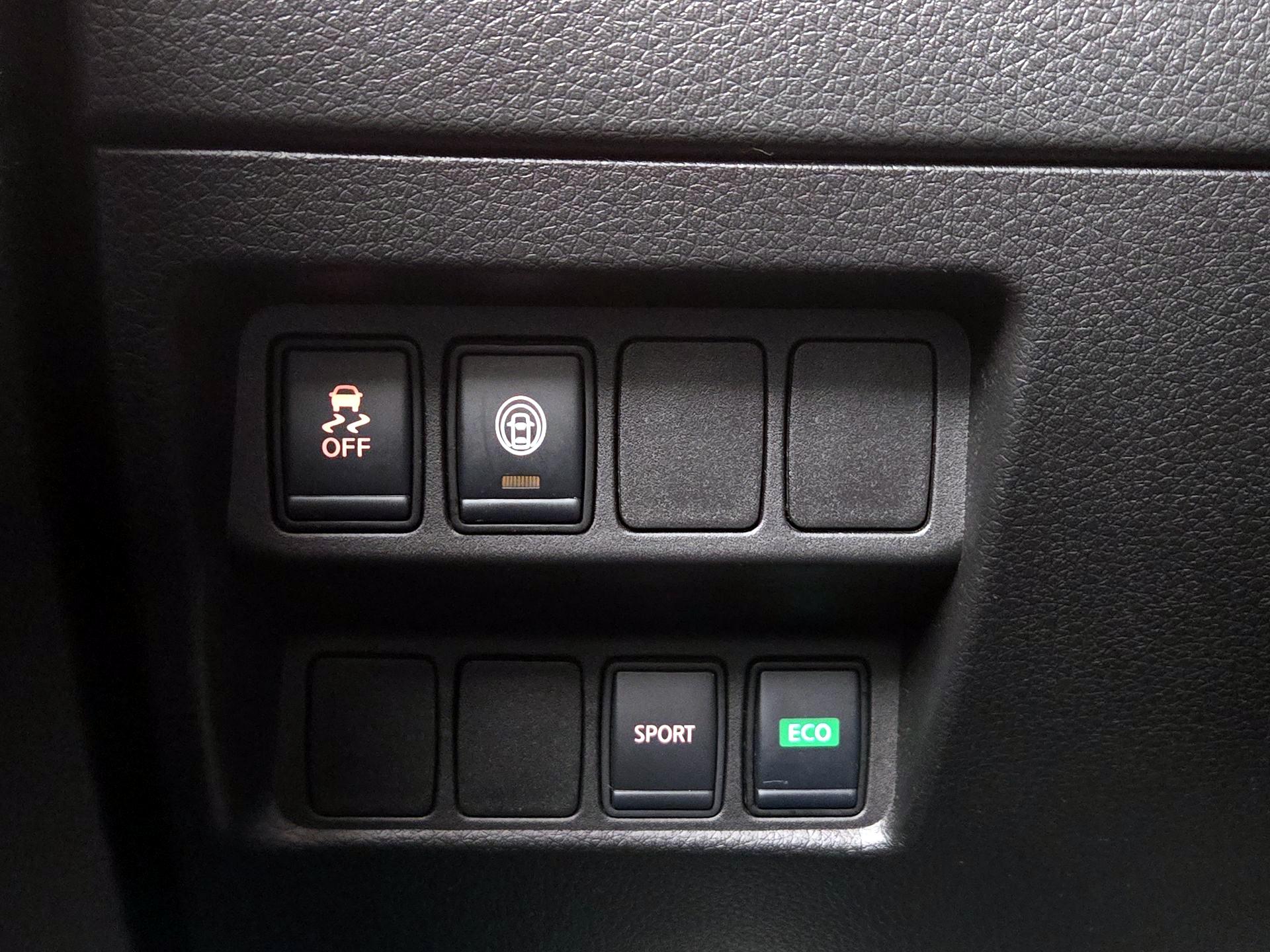 Thumbnail: 2020 Nissan Rogue Sport - 13