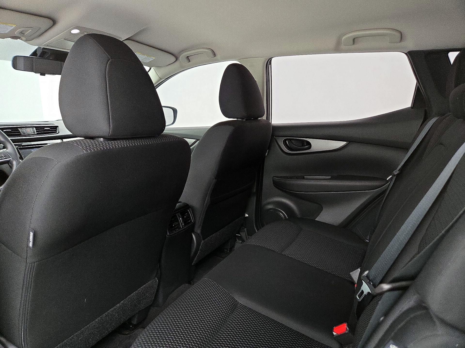 Thumbnail: 2020 Nissan Rogue Sport - 19