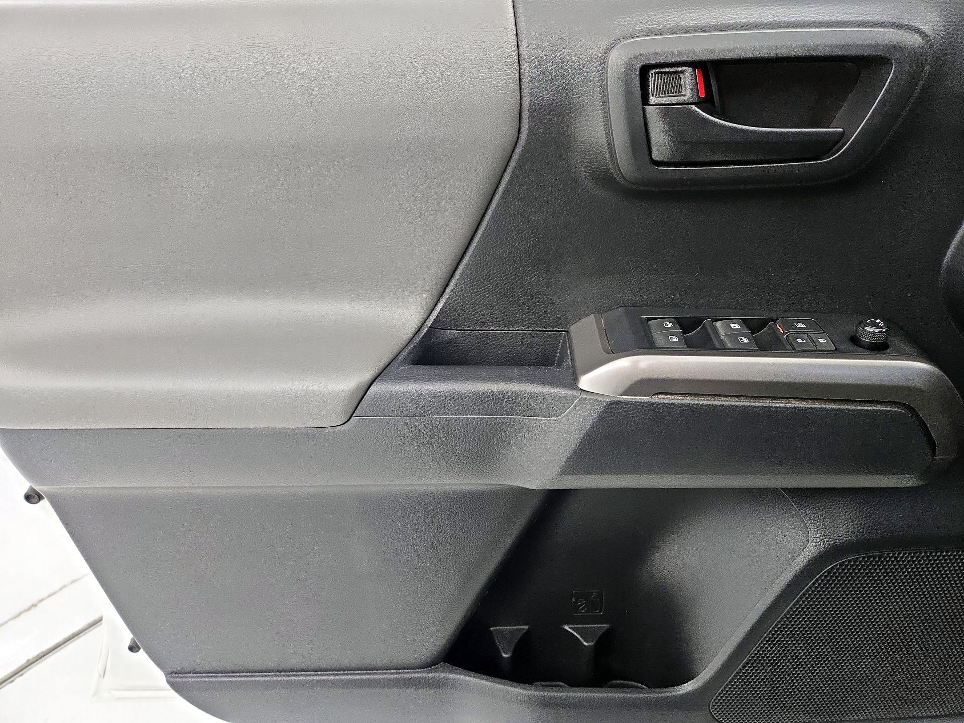 Thumbnail: 2022 Toyota Tacoma - 12