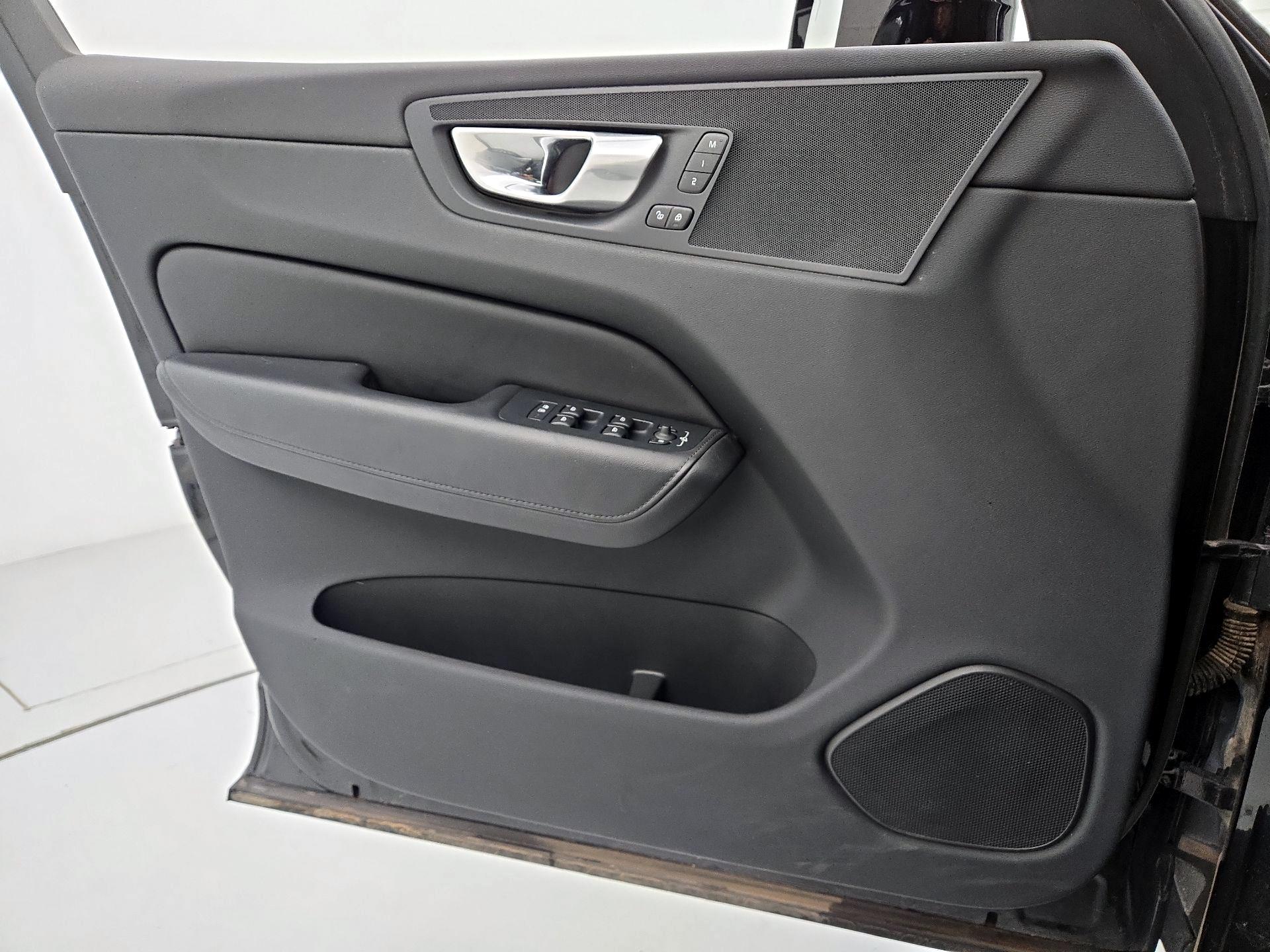 Thumbnail: 2023 Volvo XC60 - 12