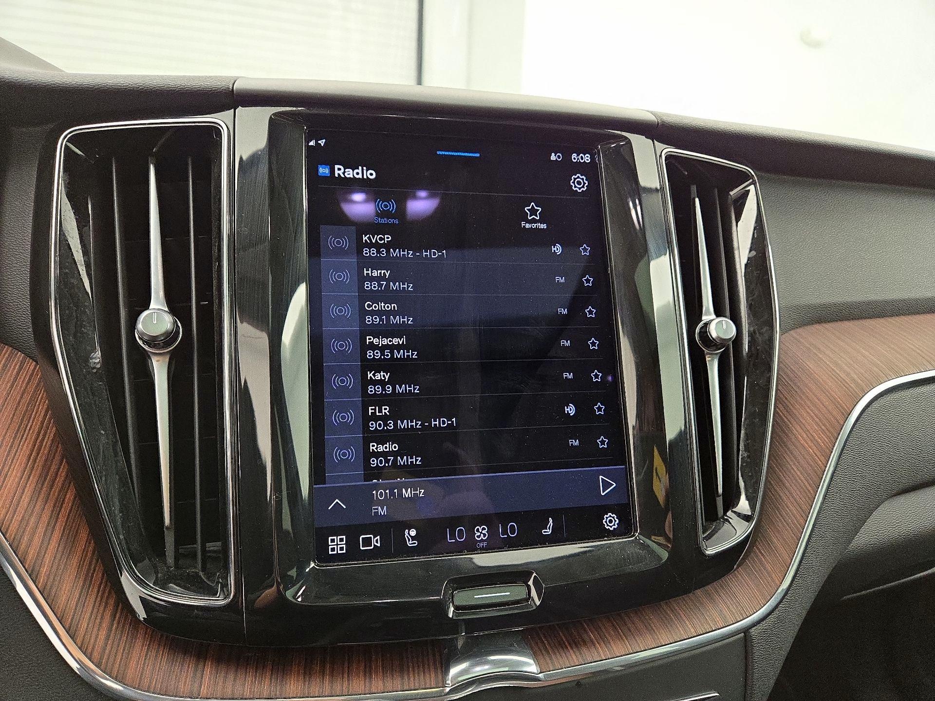 Thumbnail: 2023 Volvo XC60 - 16