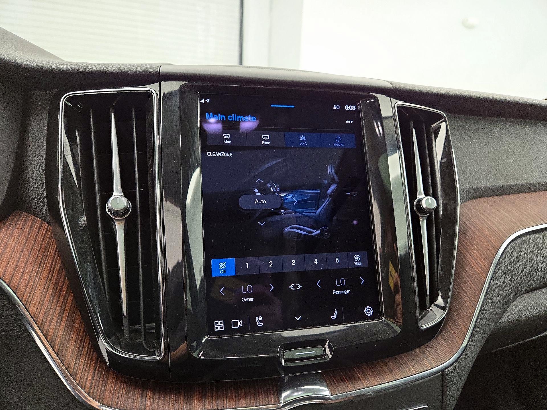 Thumbnail: 2023 Volvo XC60 - 17