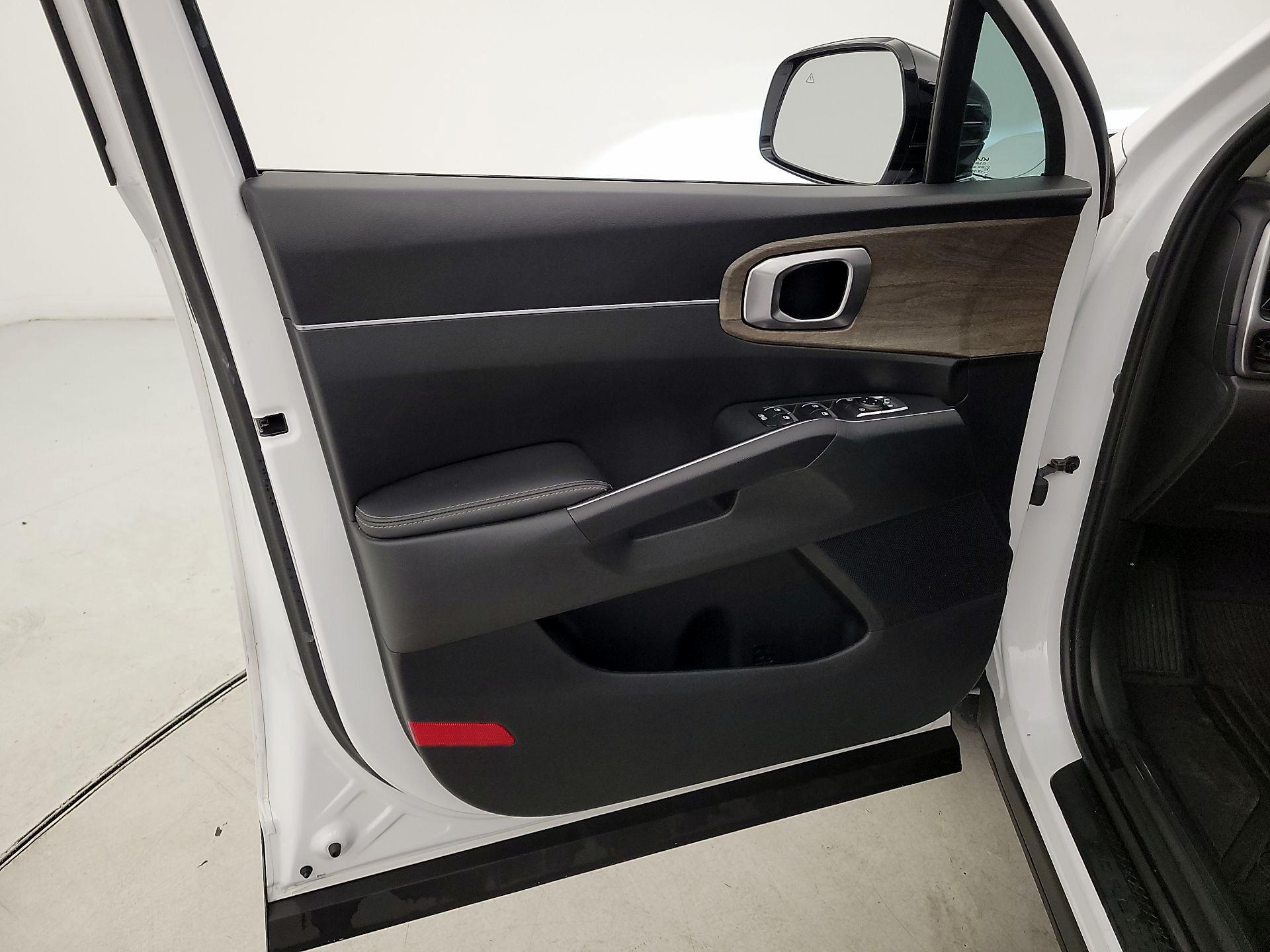 Thumbnail: 2023 Kia Sorento - 12